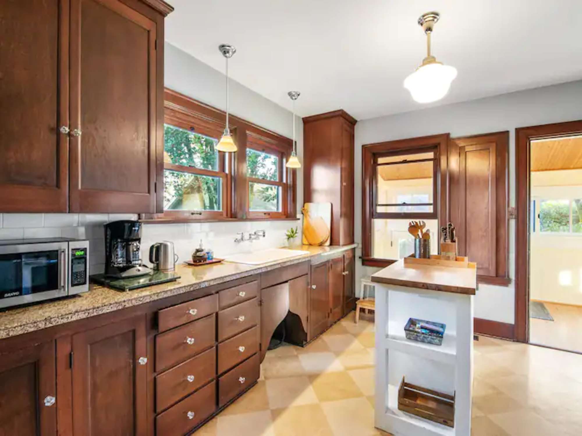 thumbnail view of a listing photo
