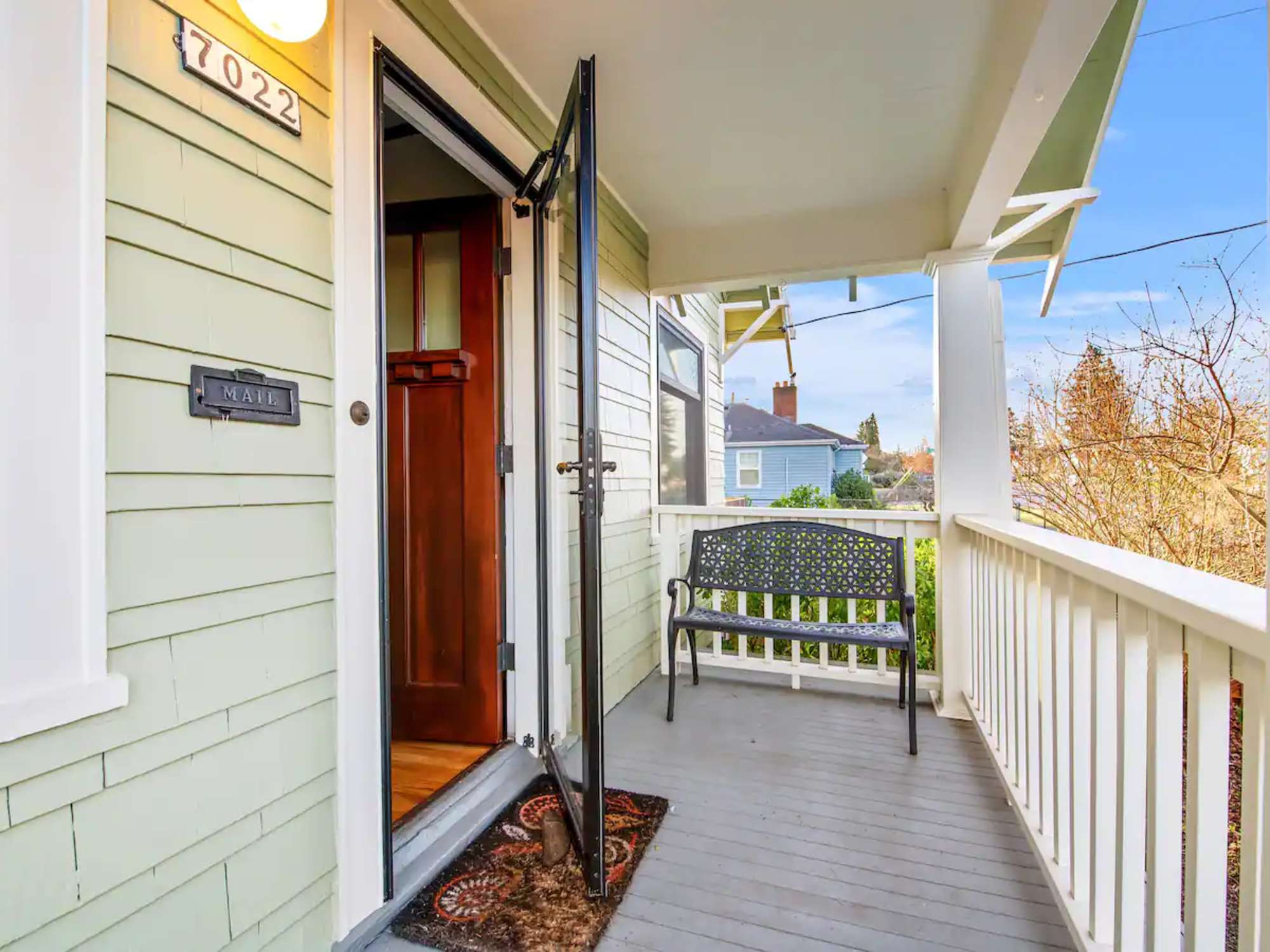thumbnail view of a listing photo