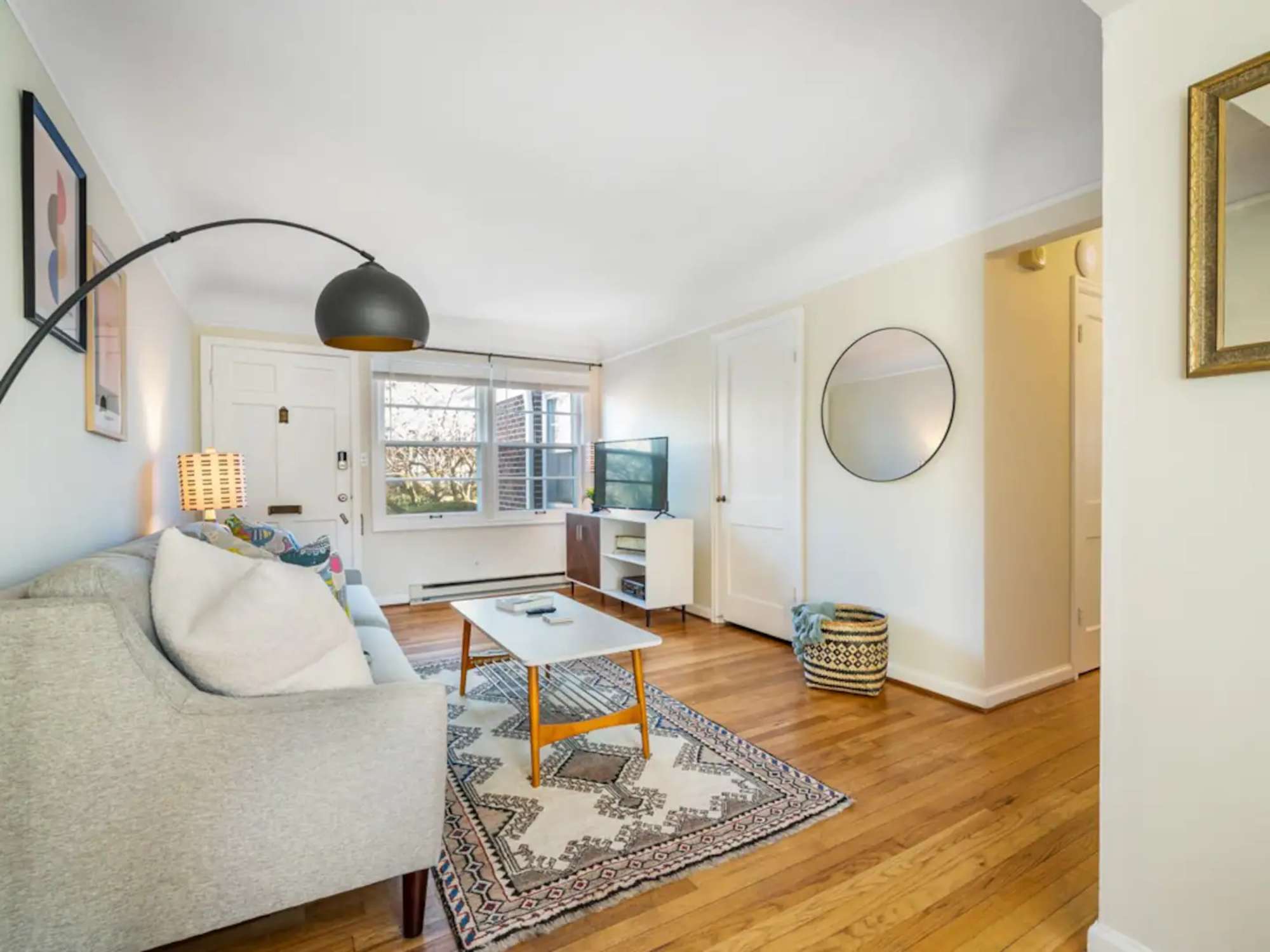 thumbnail view of a listing photo