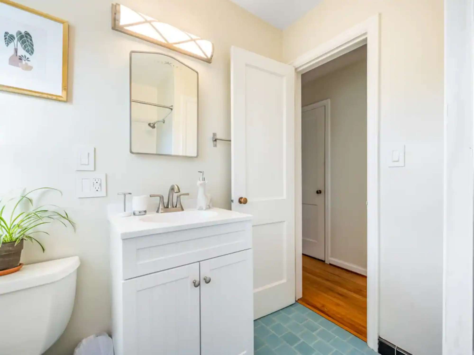 thumbnail view of a listing photo