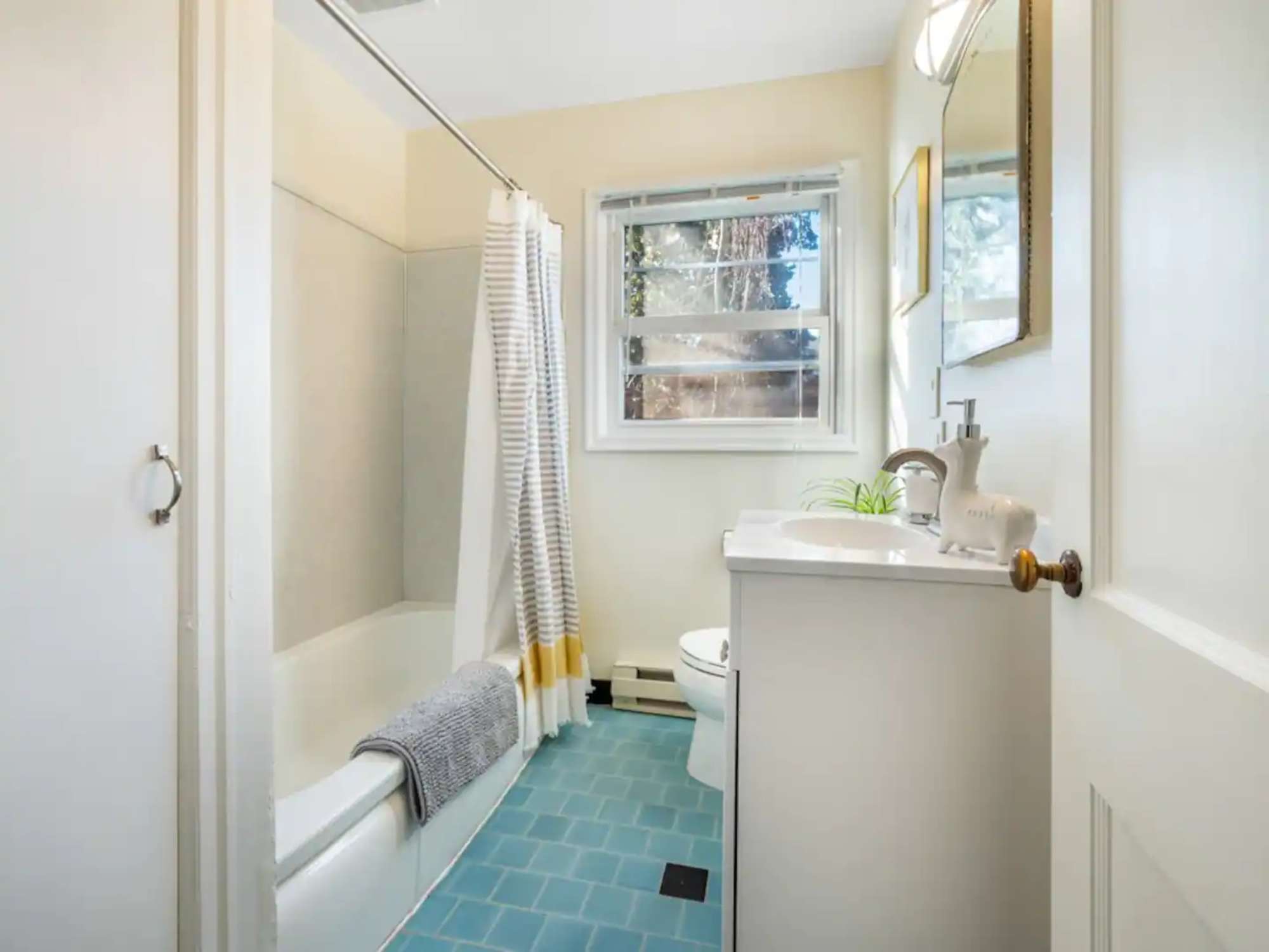 thumbnail view of a listing photo