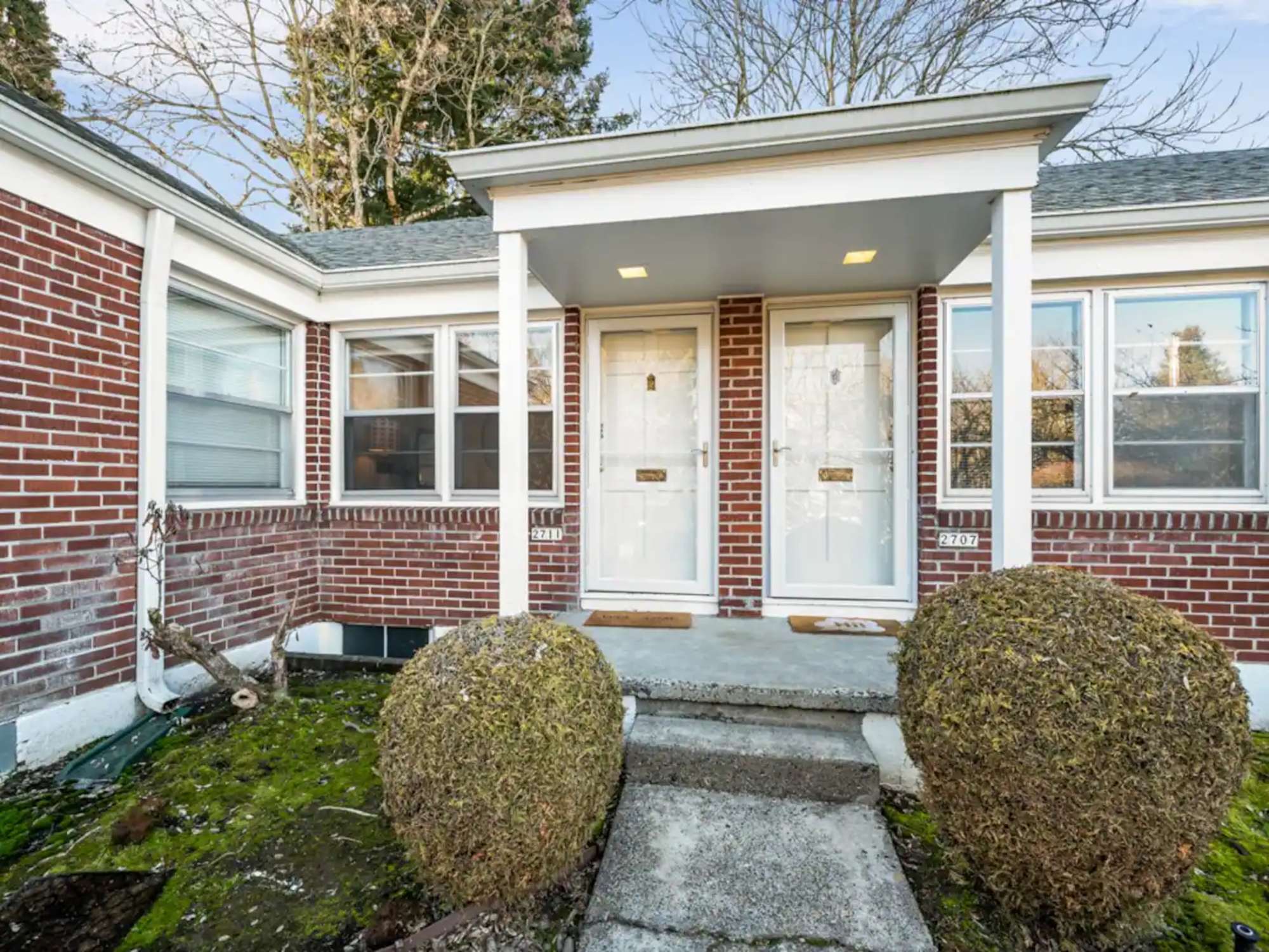 thumbnail view of a listing photo