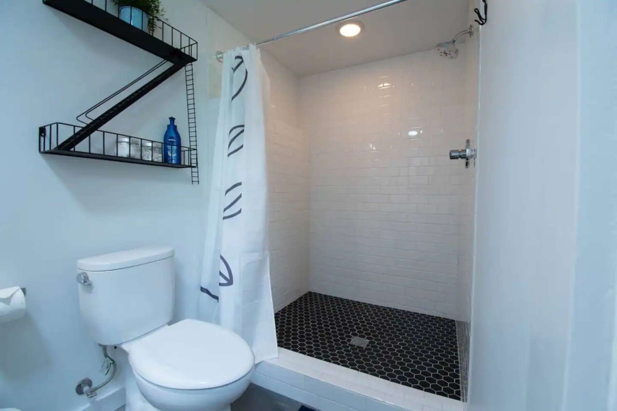 thumbnail view of a listing photo