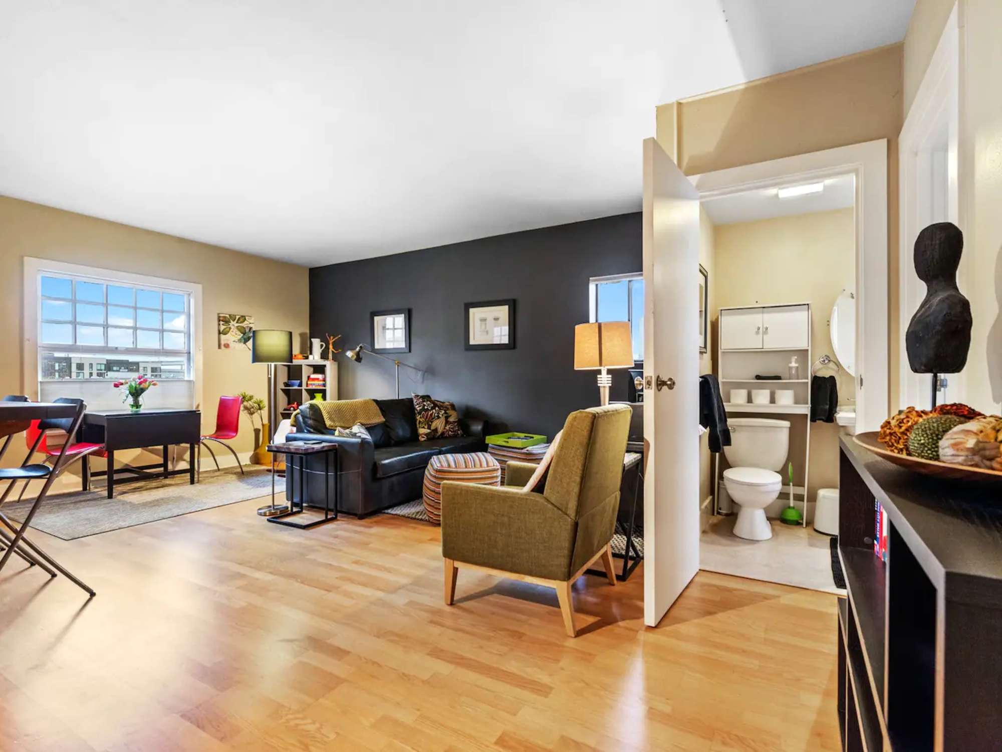thumbnail view of a listing photo