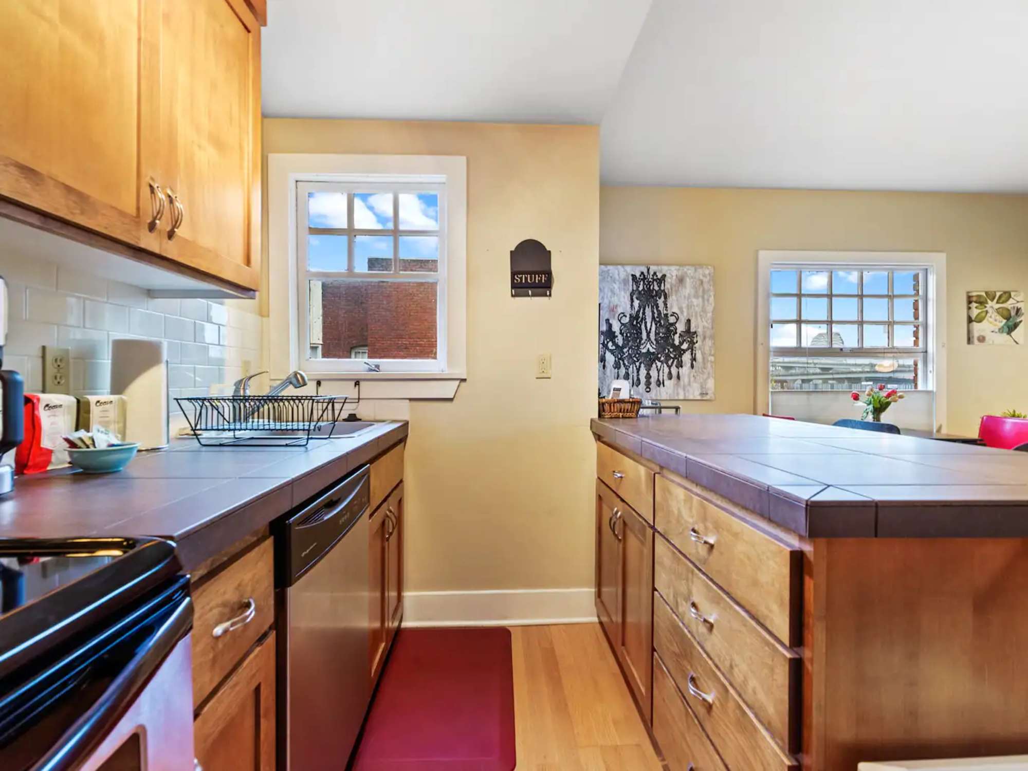 thumbnail view of a listing photo