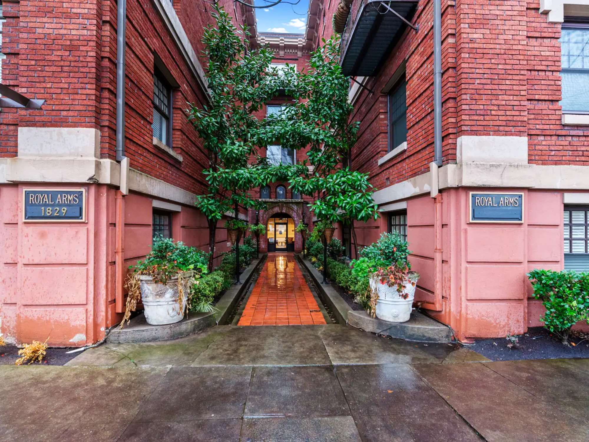 thumbnail view of a listing photo