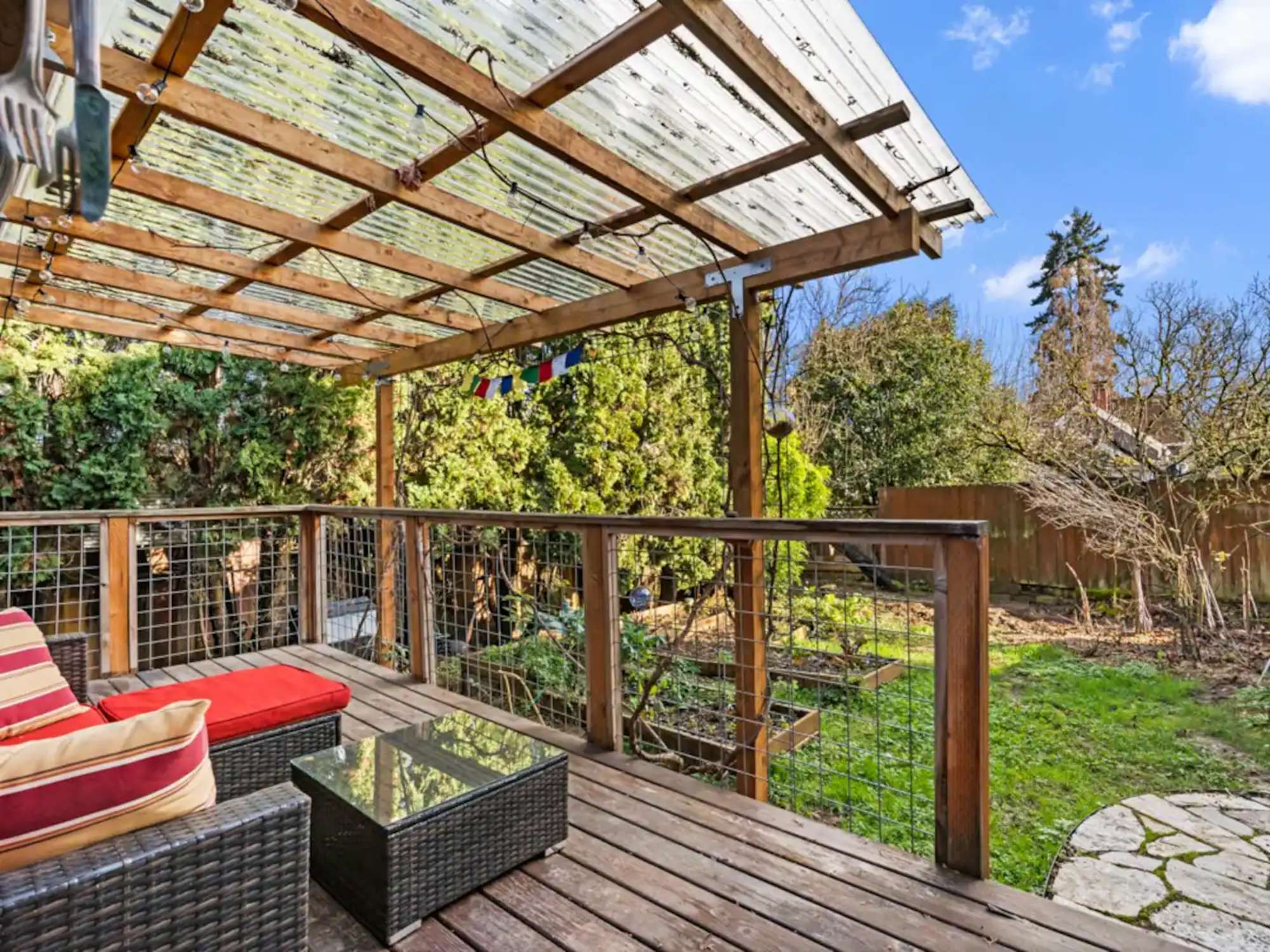thumbnail view of a listing photo