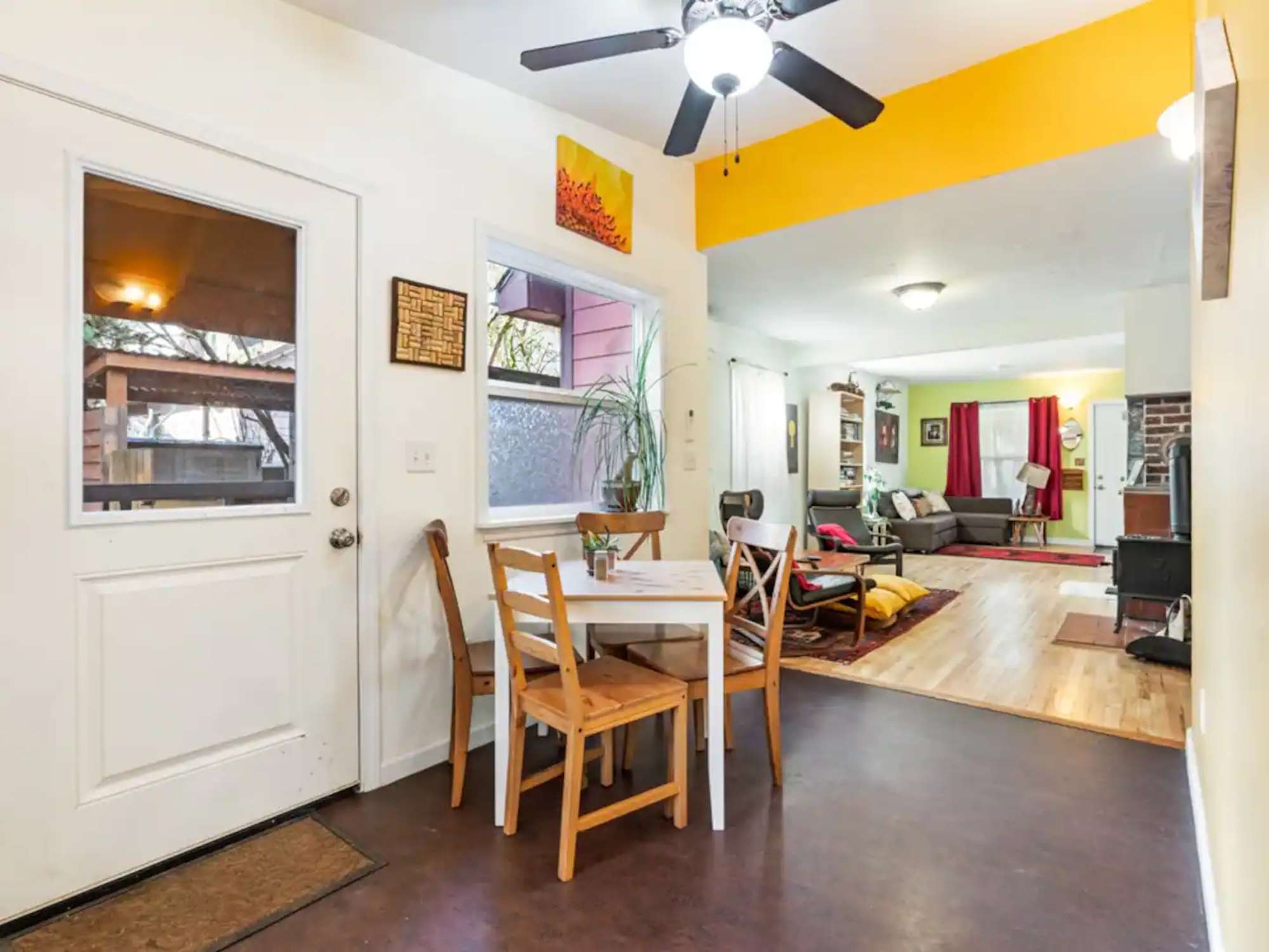 thumbnail view of a listing photo