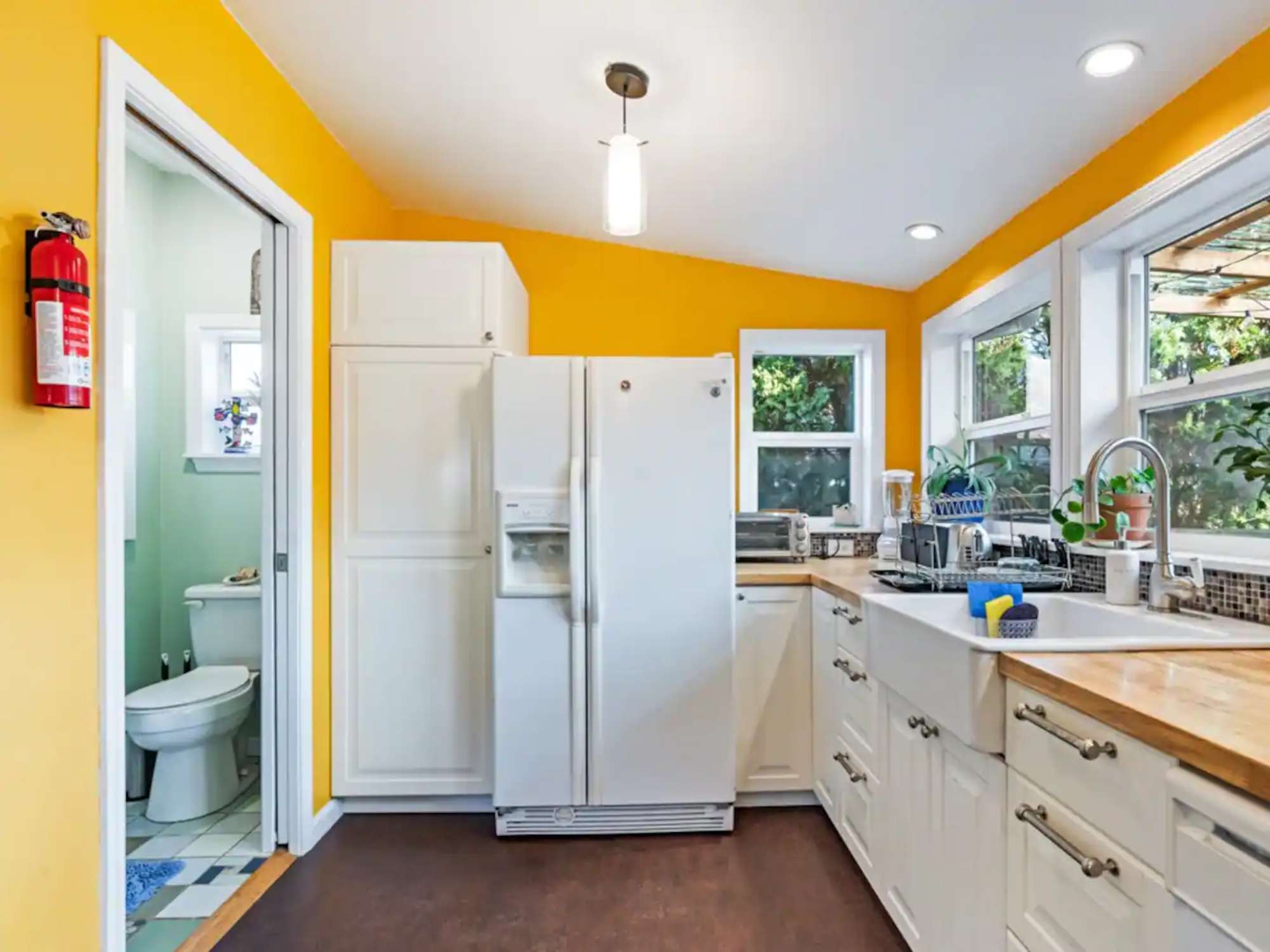 thumbnail view of a listing photo