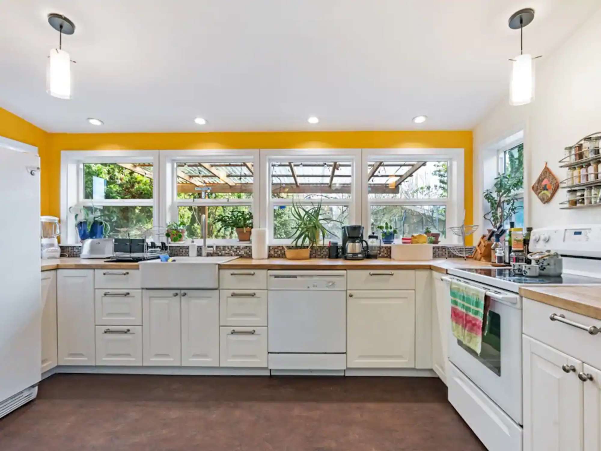 thumbnail view of a listing photo