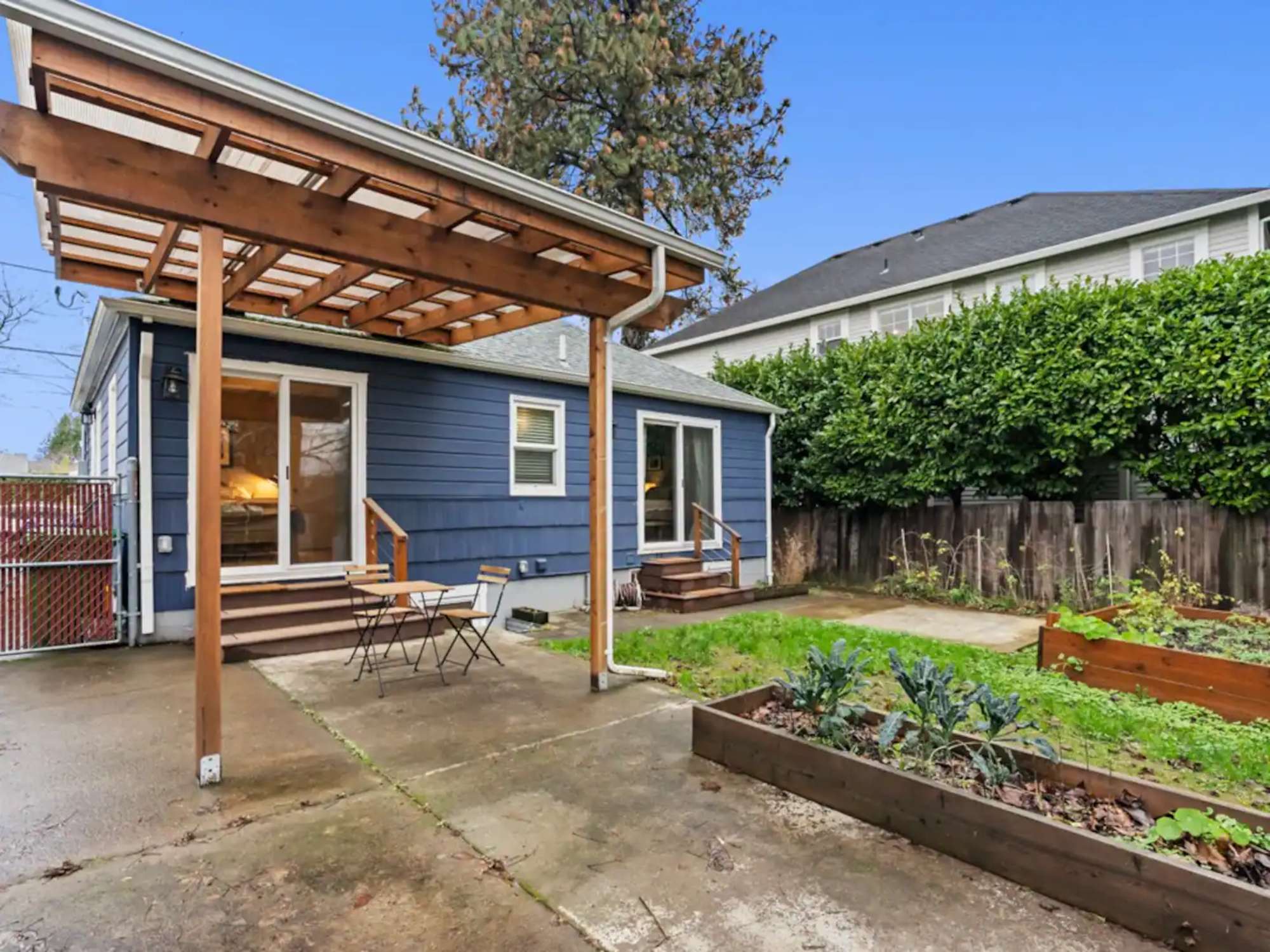 thumbnail view of a listing photo