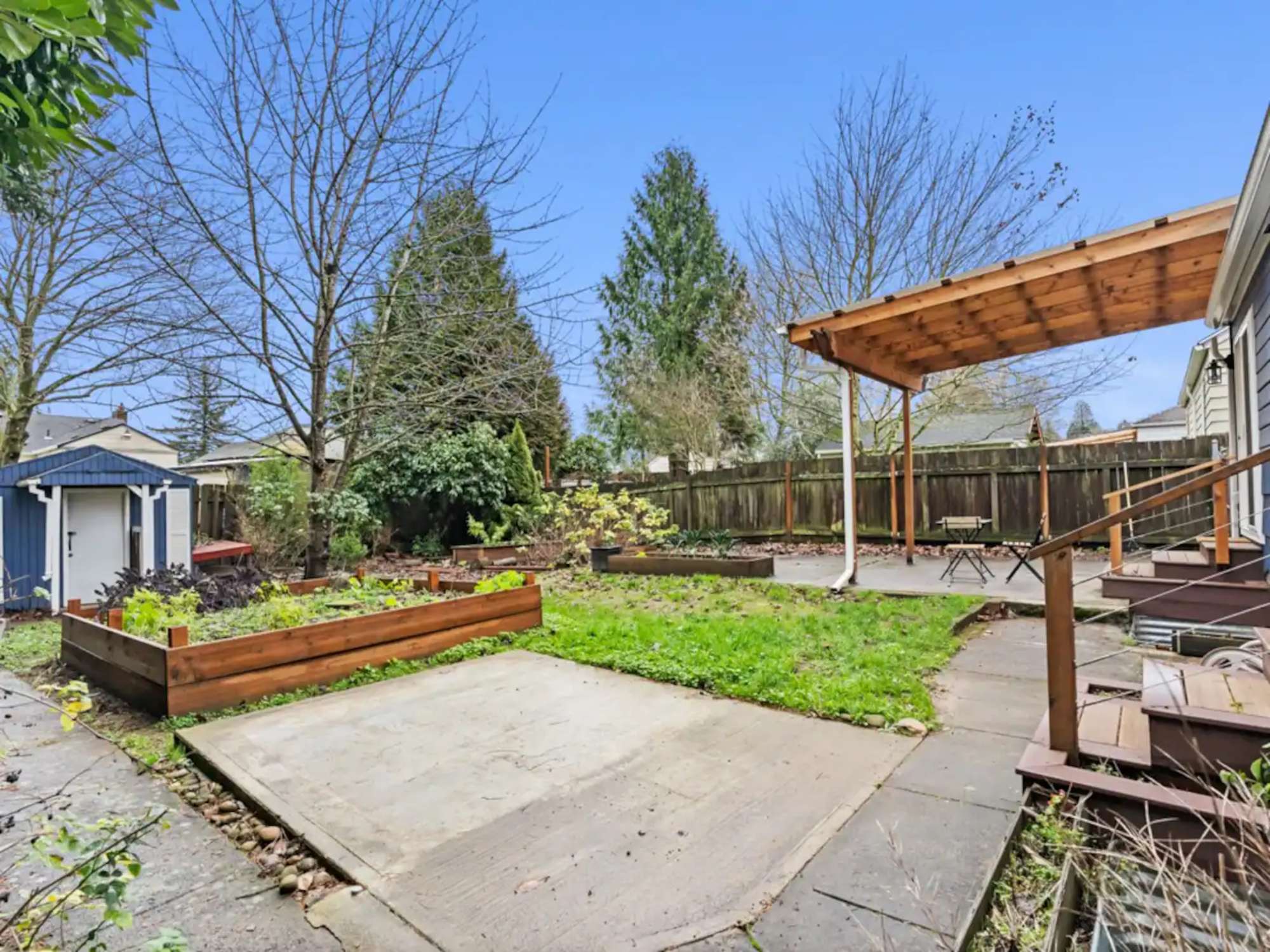 thumbnail view of a listing photo