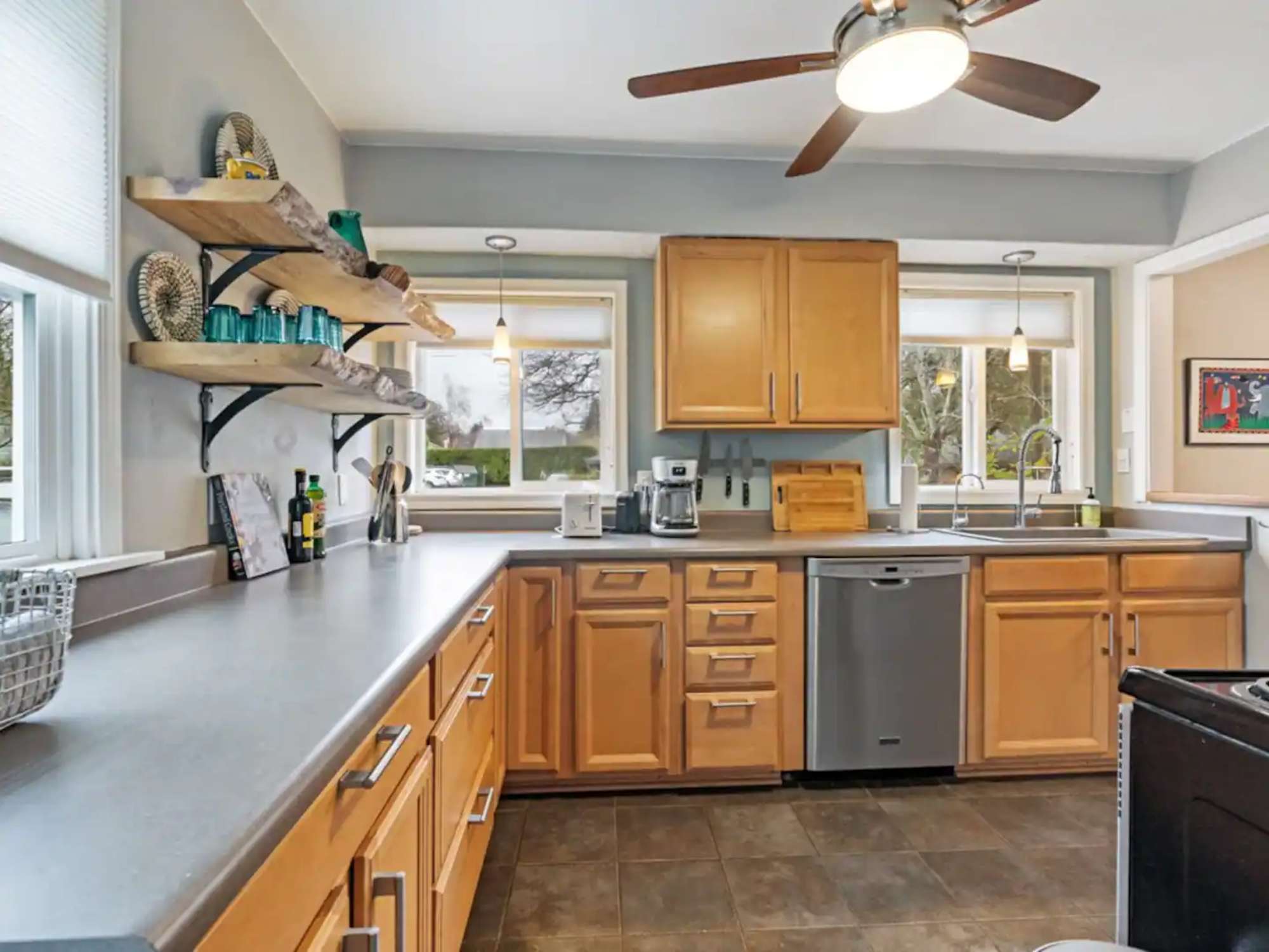 thumbnail view of a listing photo