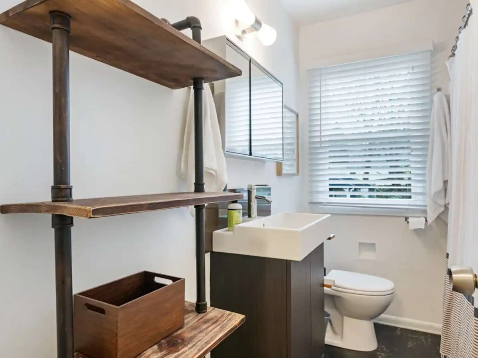 thumbnail view of a listing photo