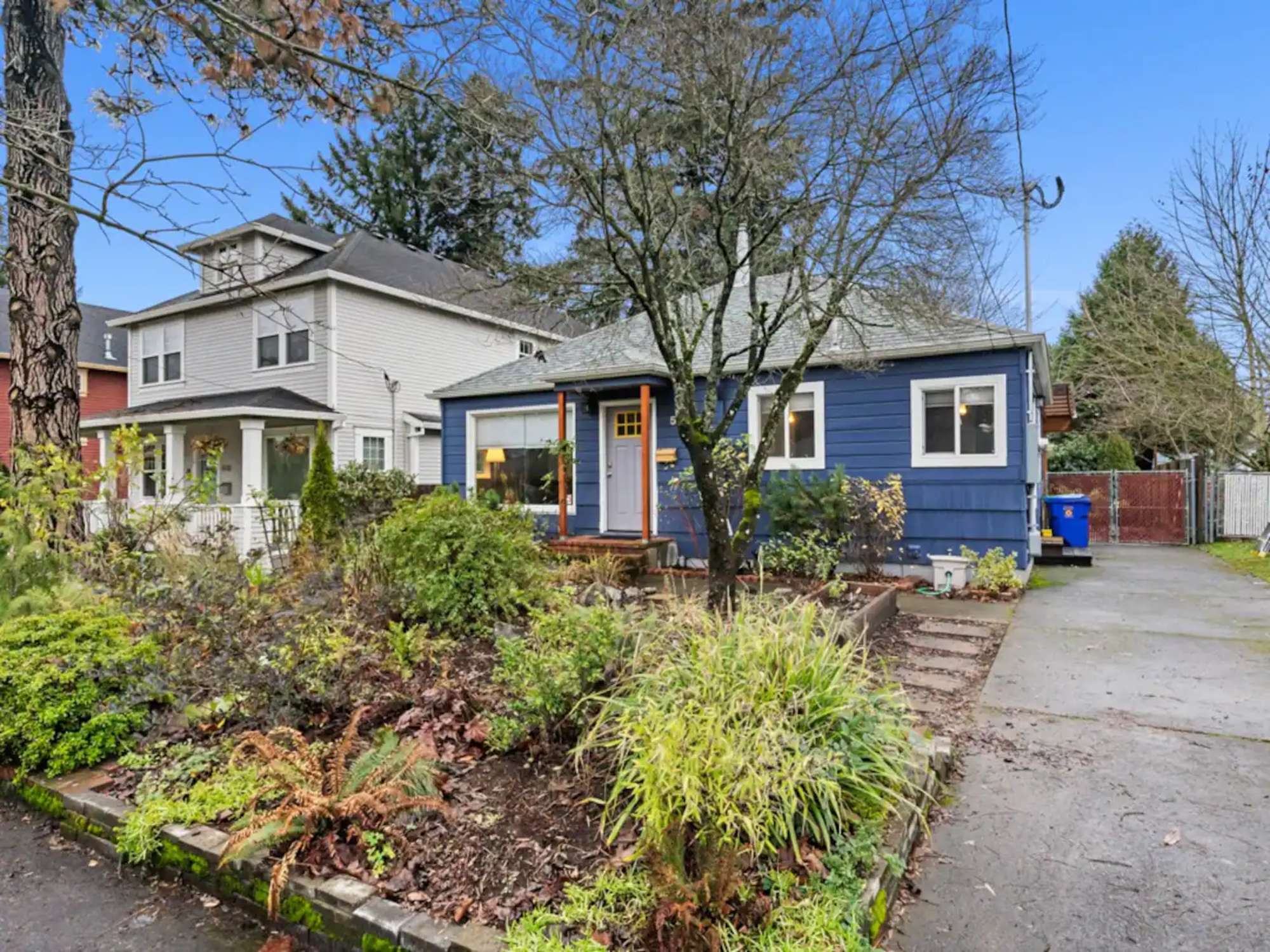 thumbnail view of a listing photo