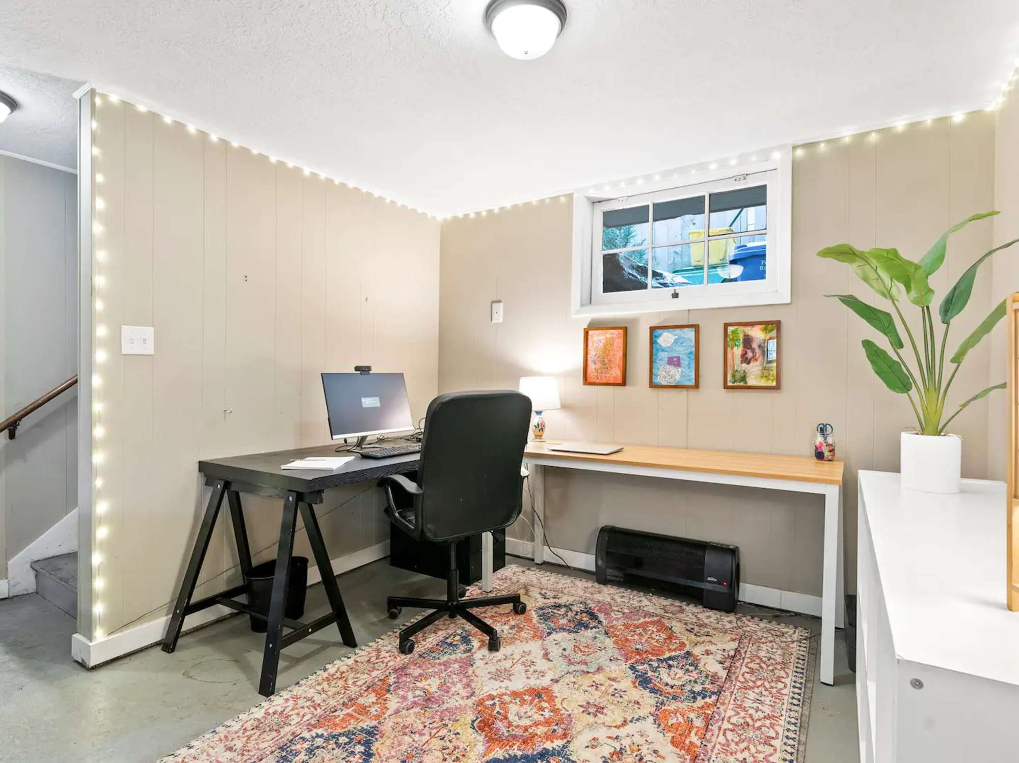 Desk 4