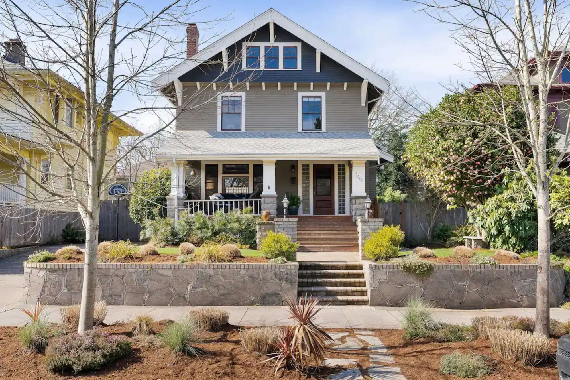 thumbnail view of a listing photo