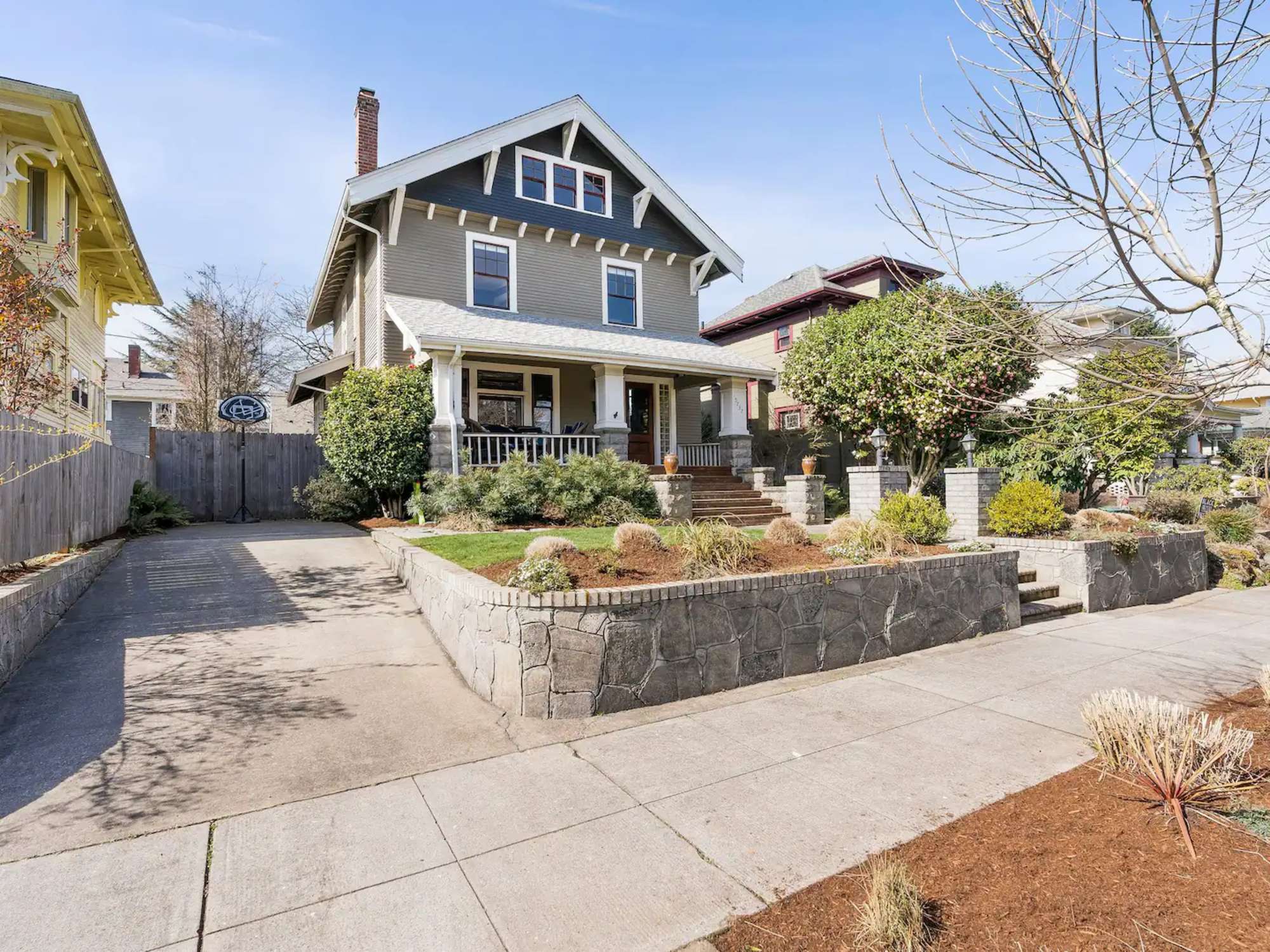 thumbnail view of a listing photo