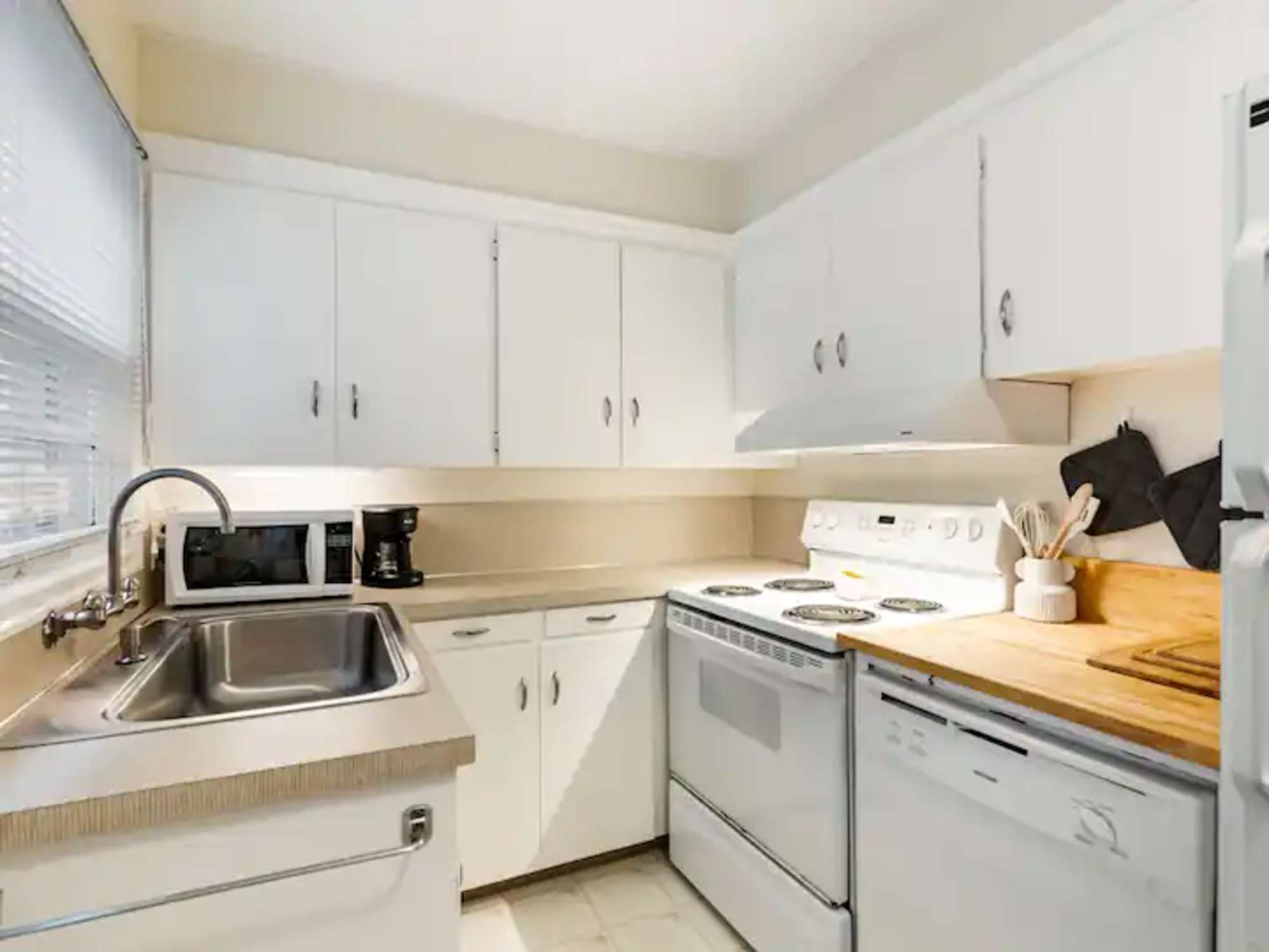 thumbnail view of a listing photo