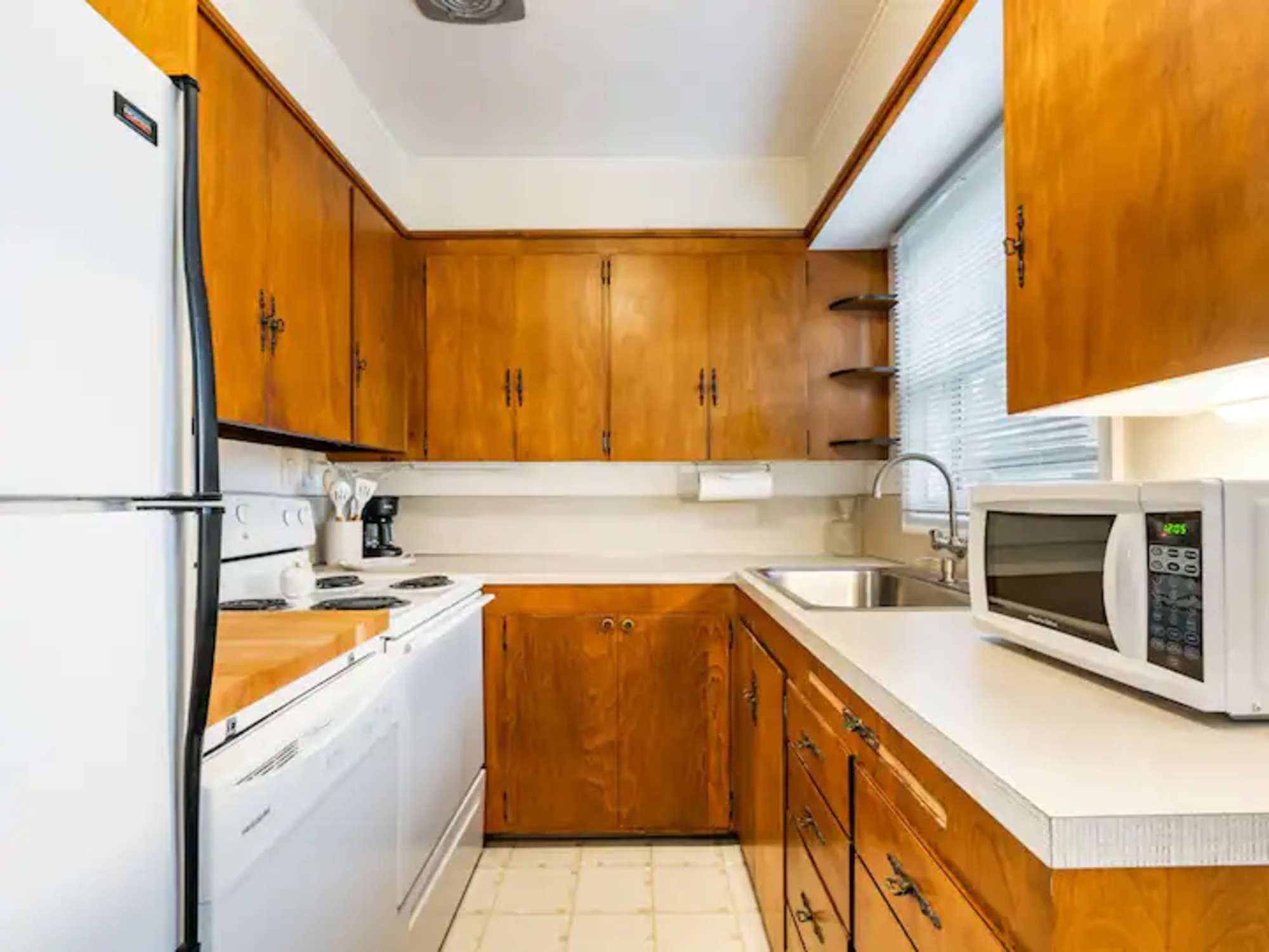 thumbnail view of a listing photo