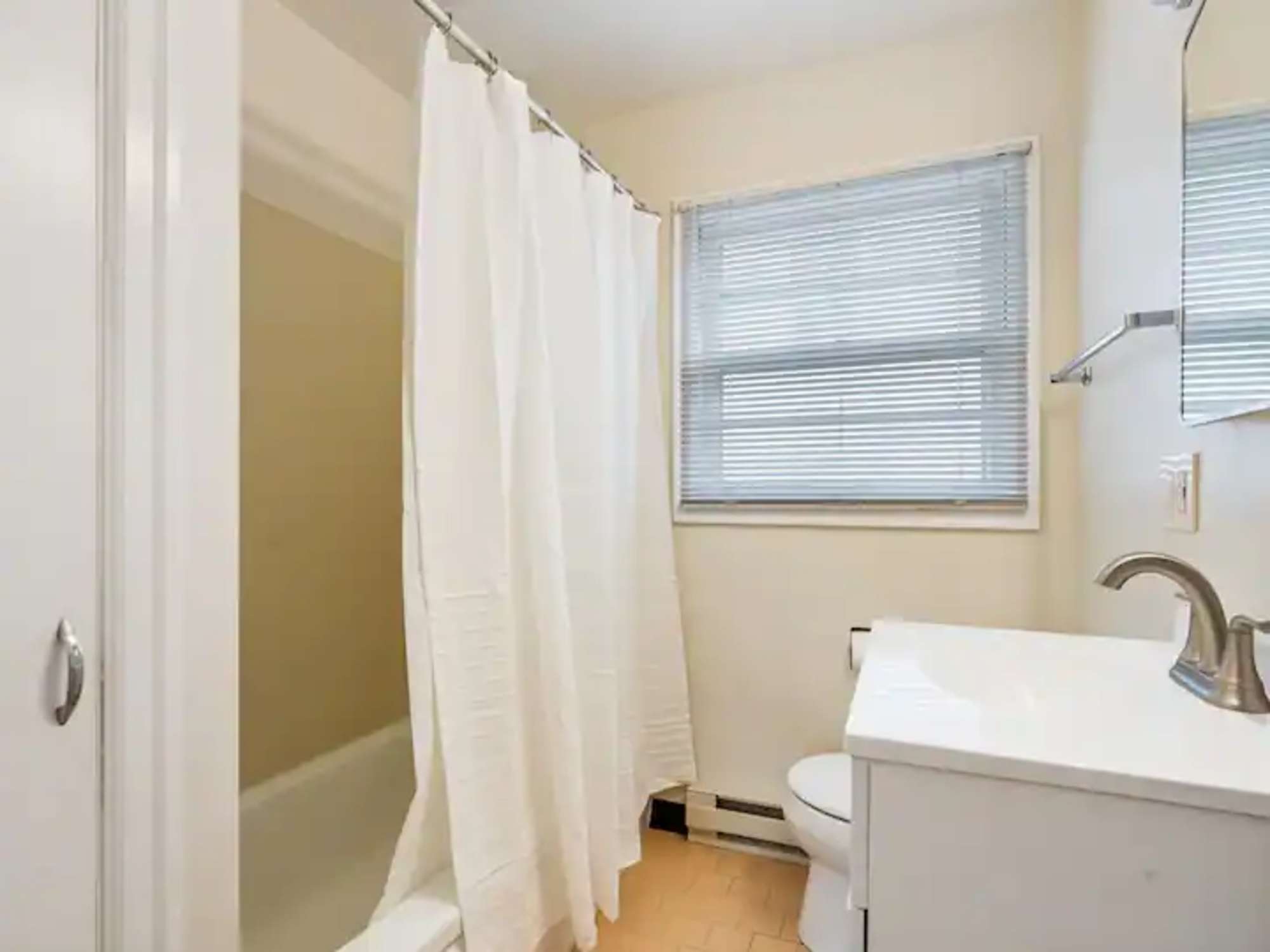 thumbnail view of a listing photo