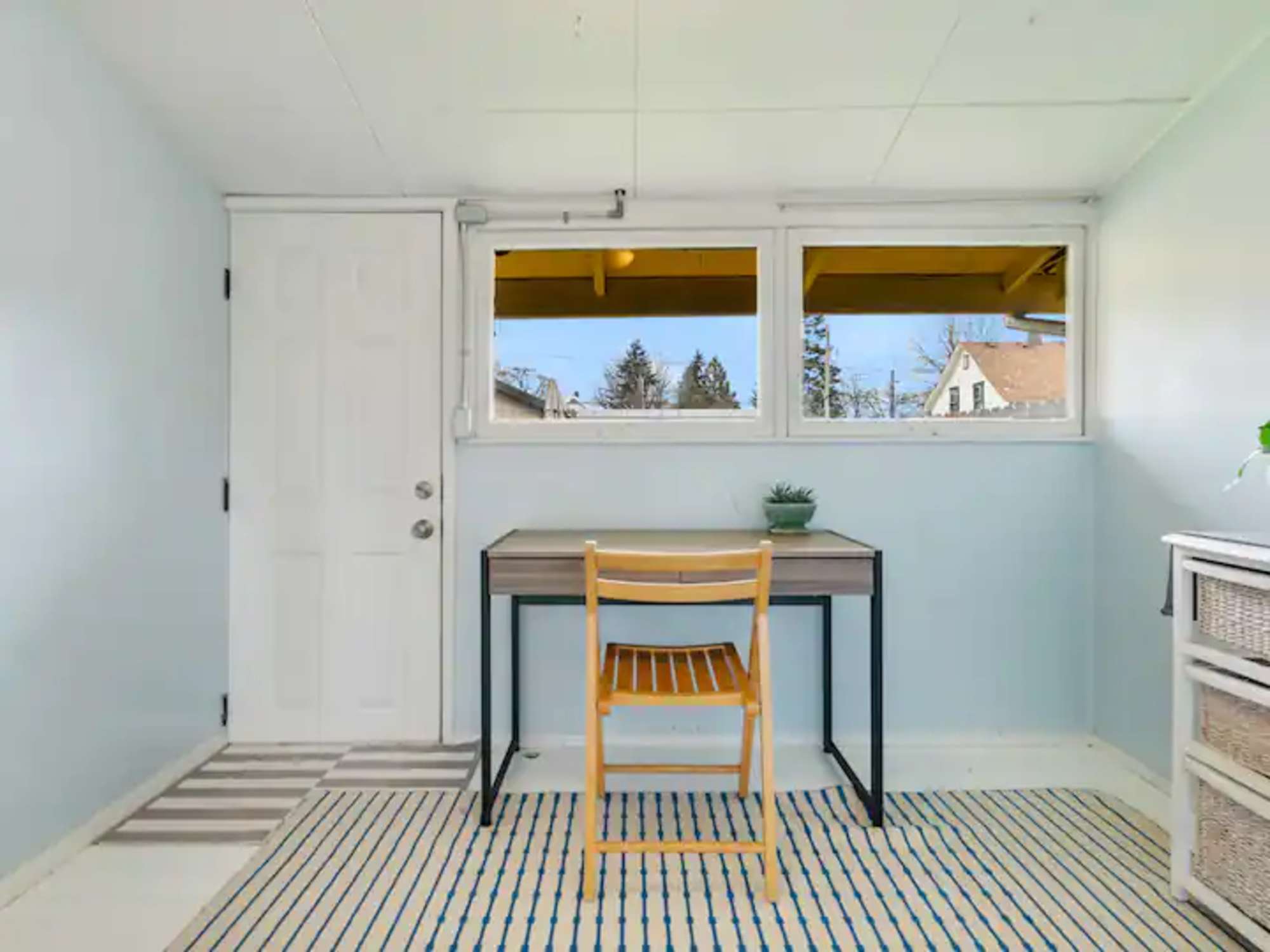 thumbnail view of a listing photo
