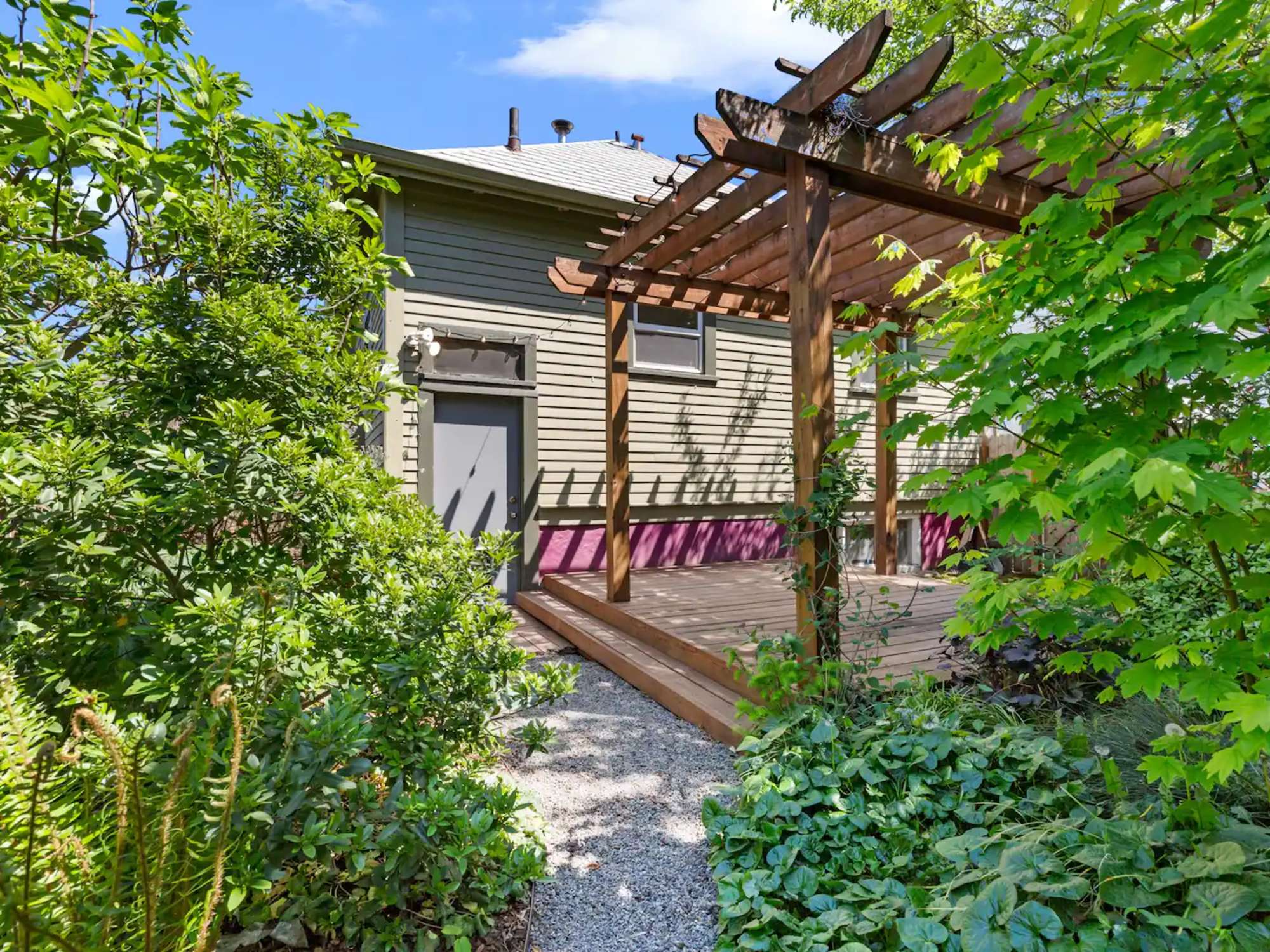 thumbnail view of a listing photo