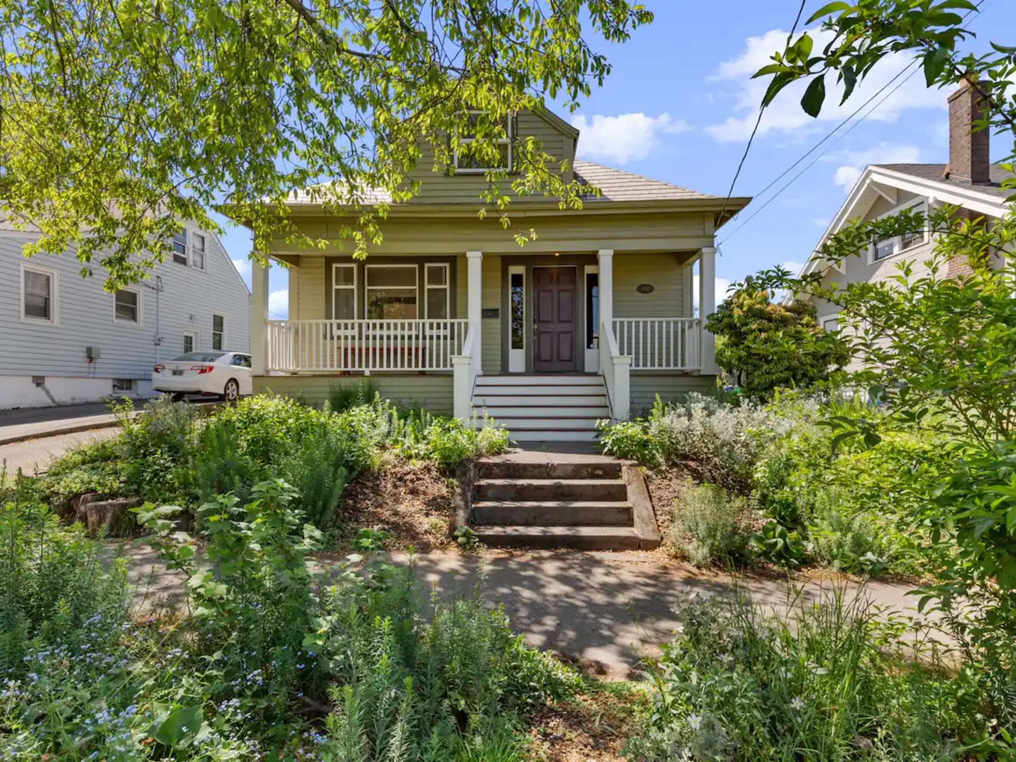 thumbnail view of a listing photo