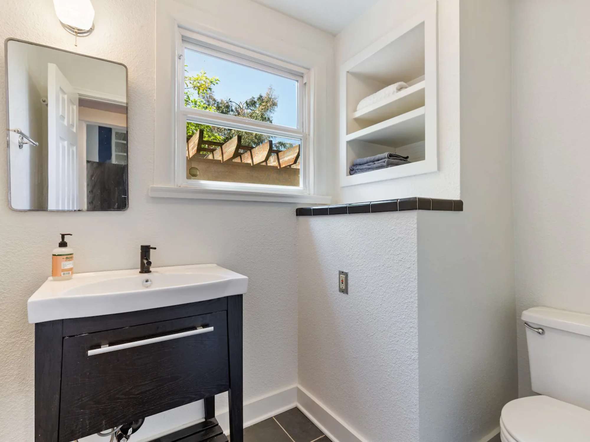 thumbnail view of a listing photo