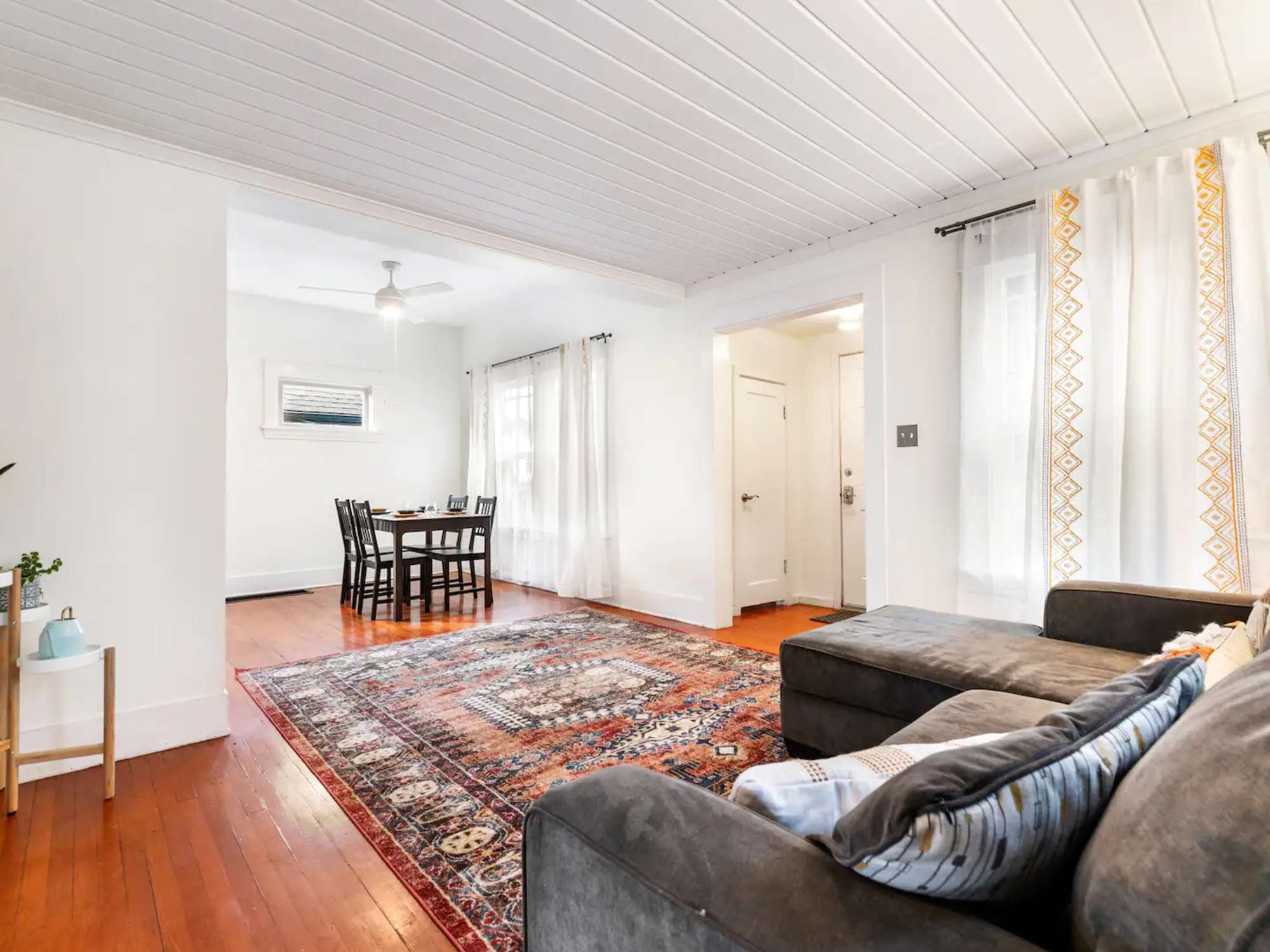 thumbnail view of a listing photo