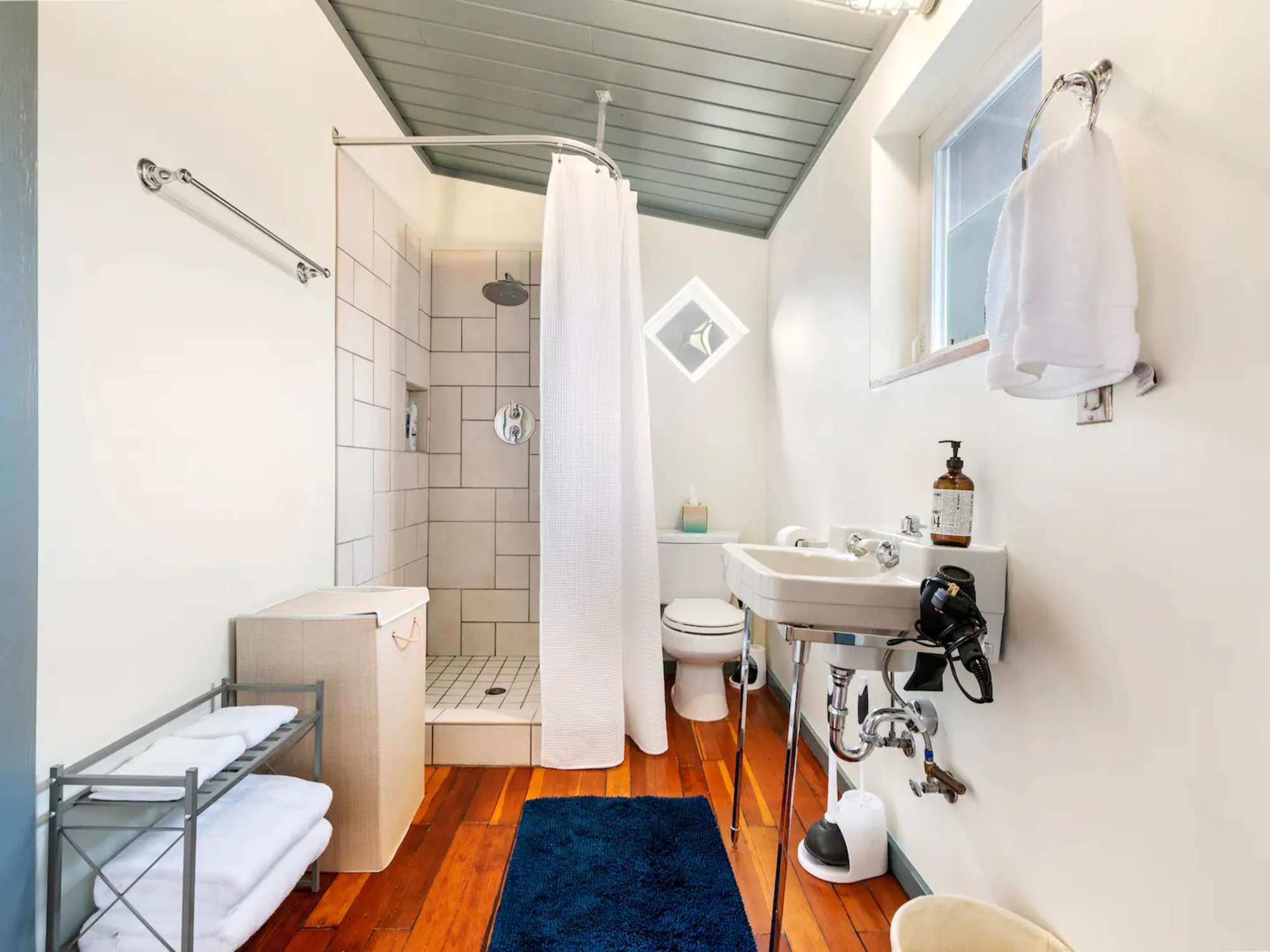 thumbnail view of a listing photo
