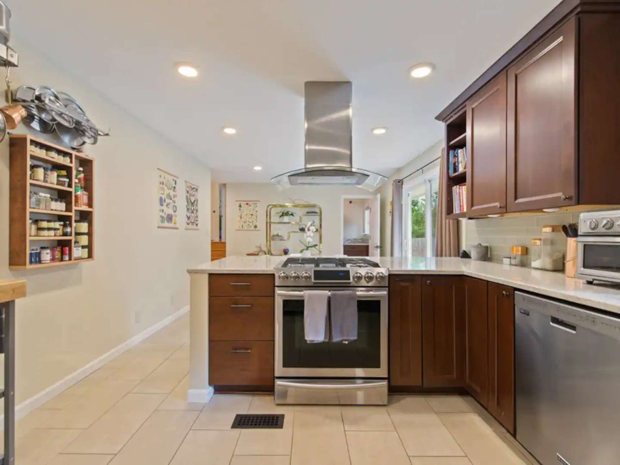 thumbnail view of a listing photo