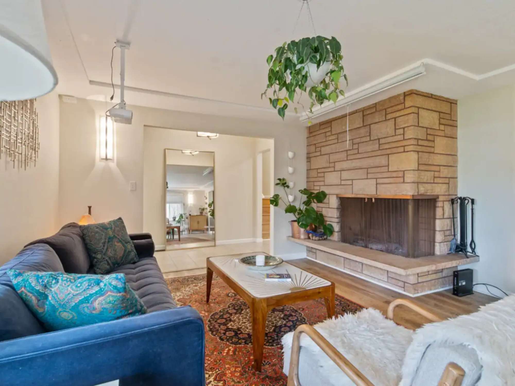 thumbnail view of a listing photo