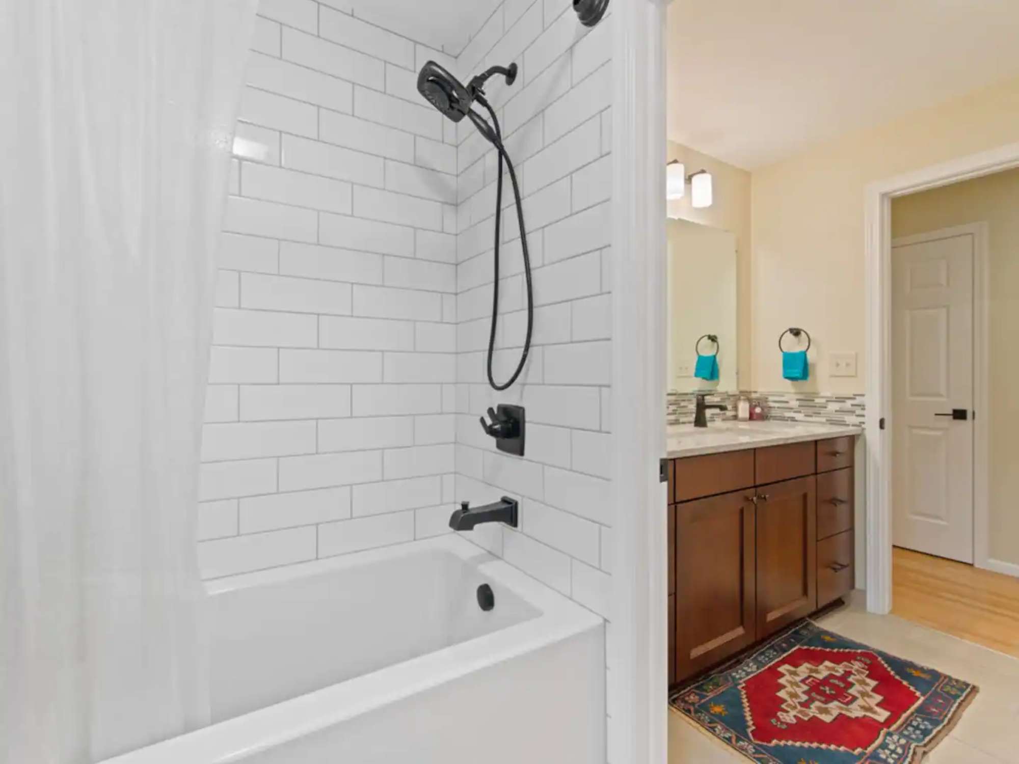 thumbnail view of a listing photo