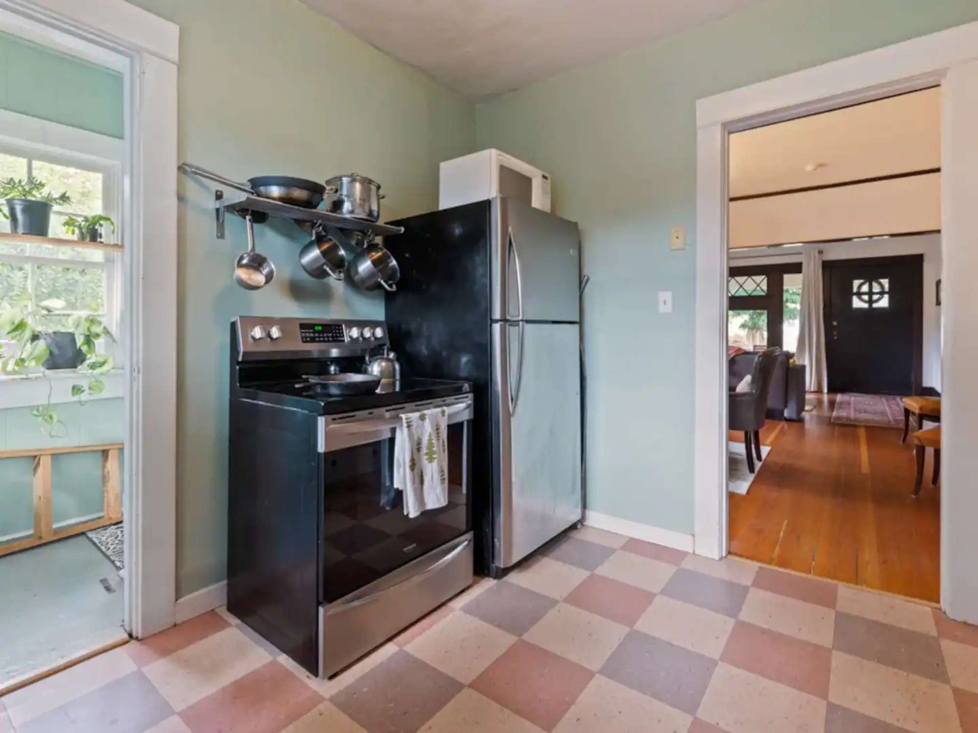thumbnail view of a listing photo
