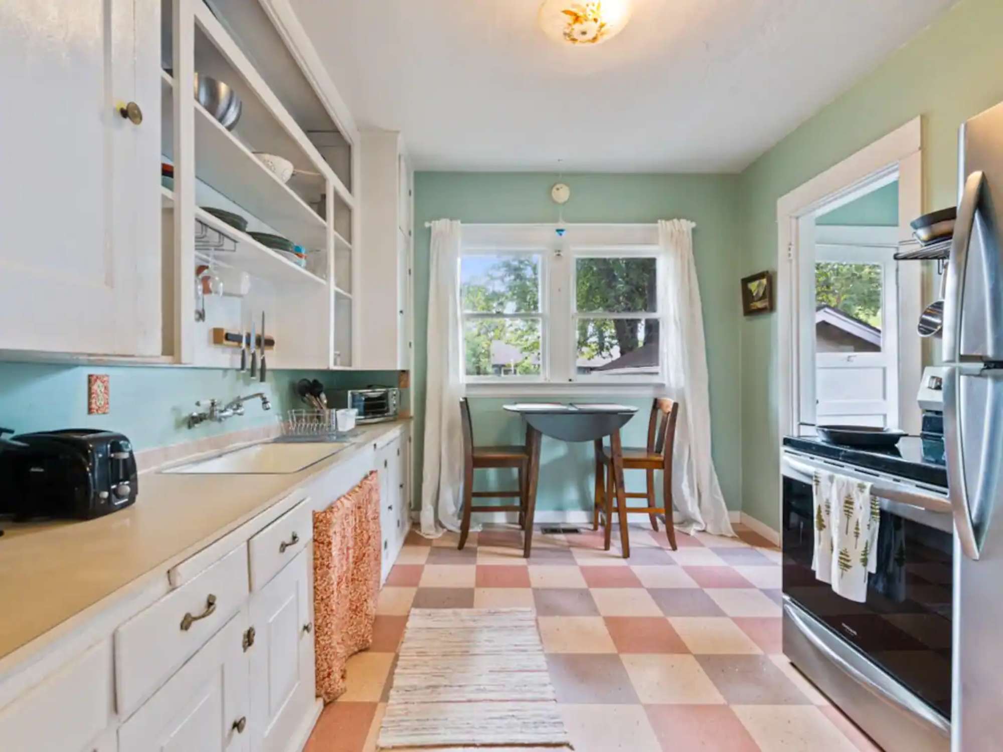 thumbnail view of a listing photo