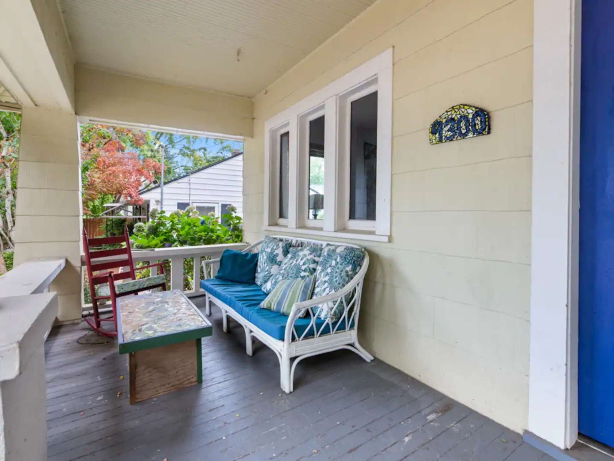 thumbnail view of a listing photo