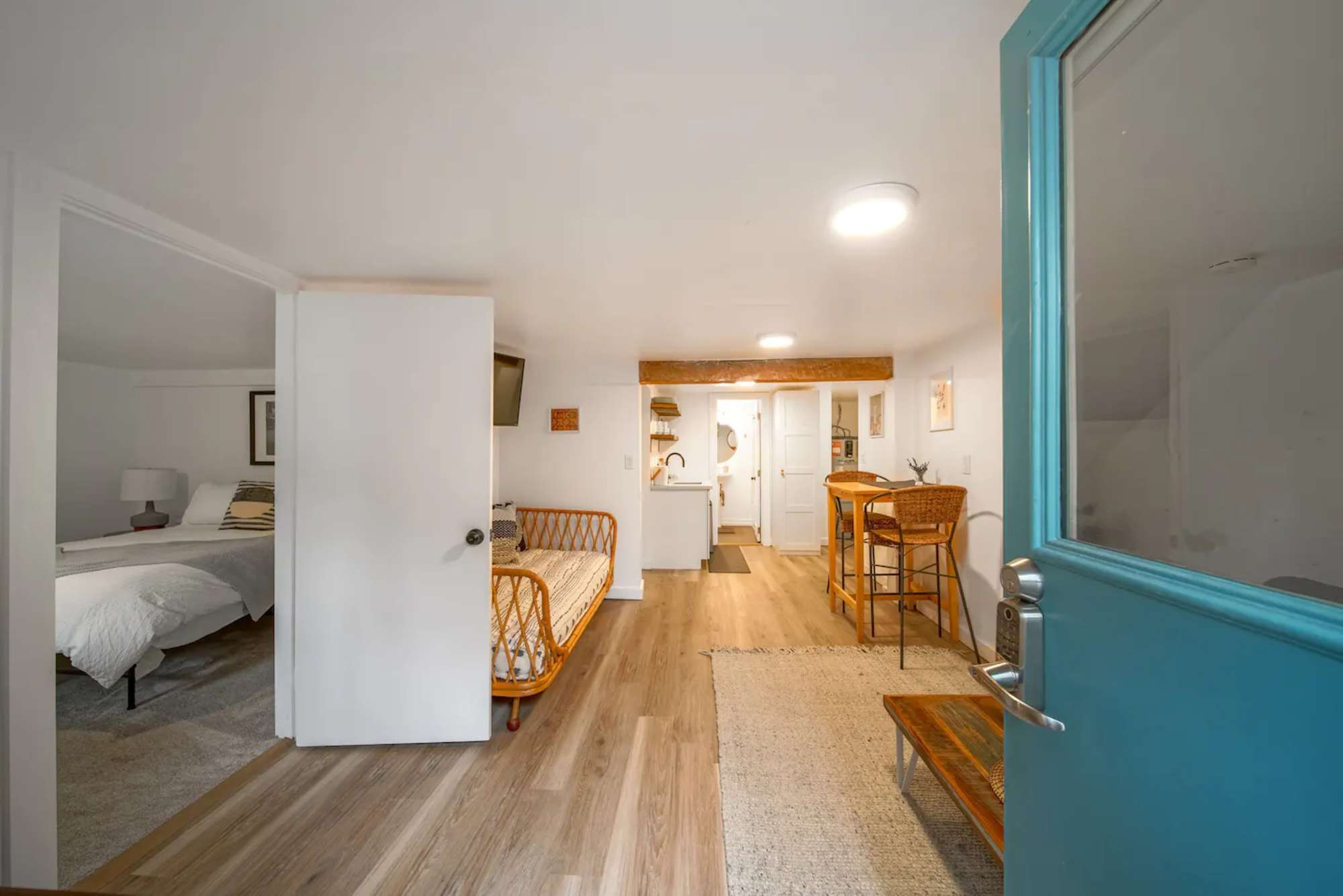 thumbnail view of a listing photo