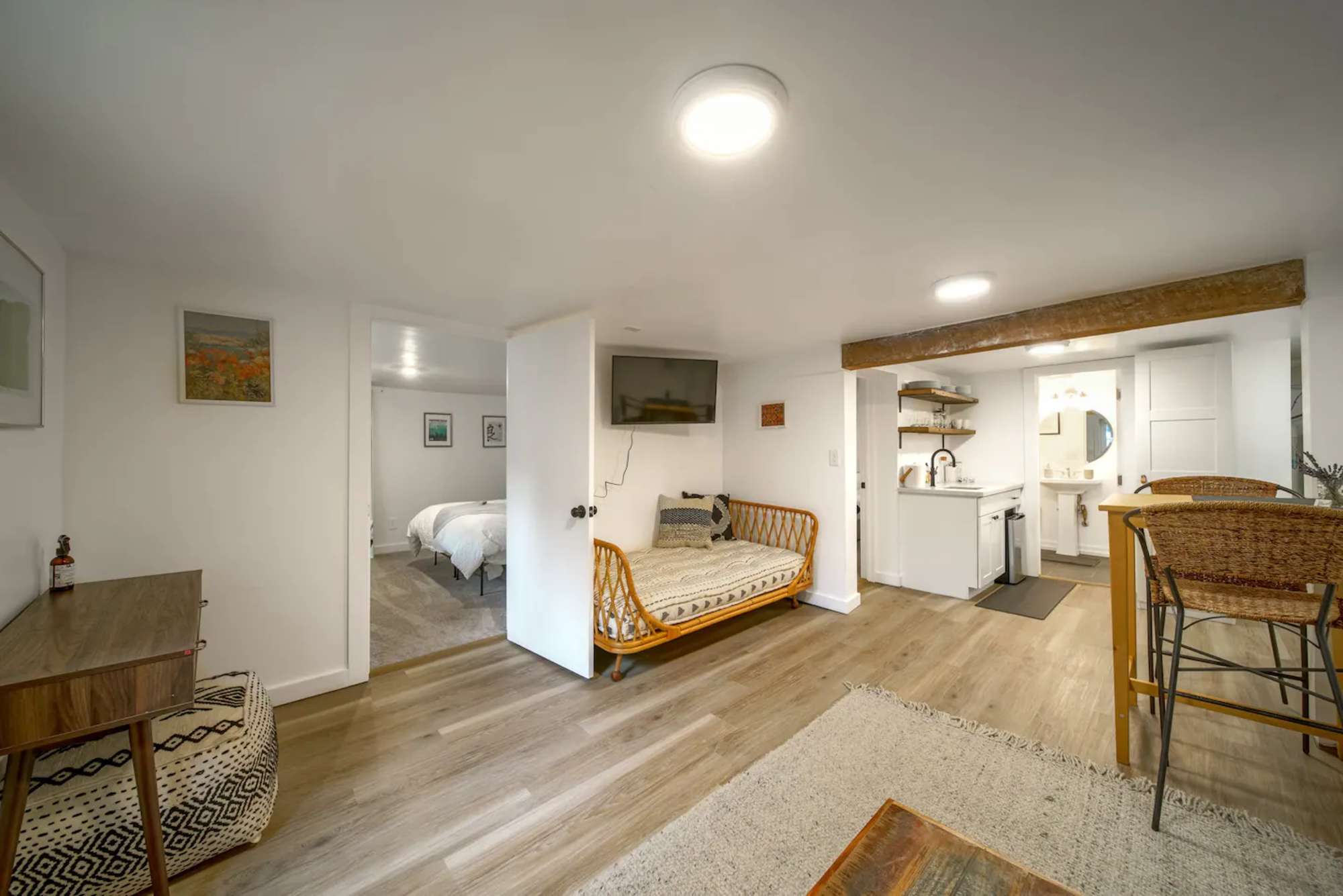 thumbnail view of a listing photo