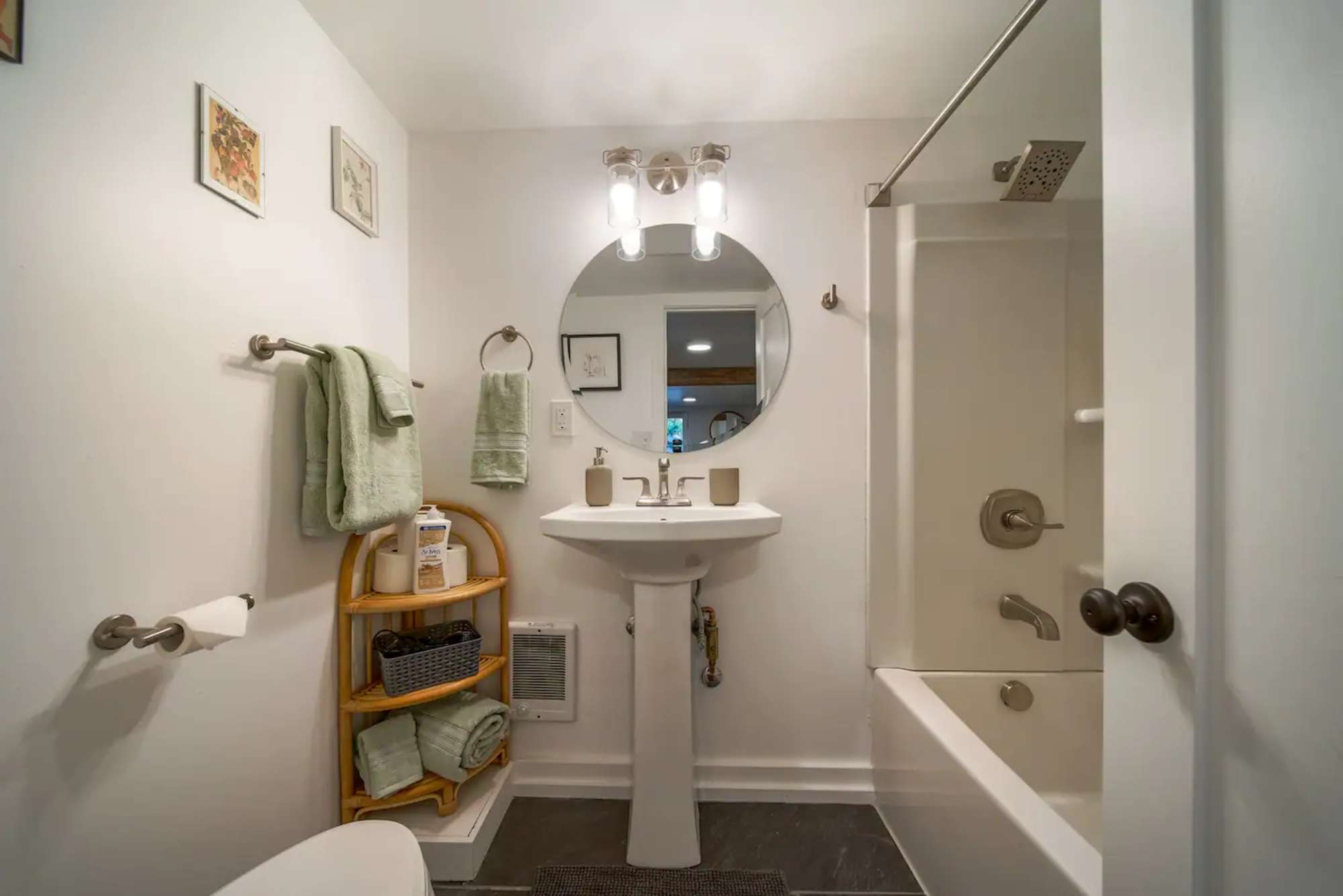 thumbnail view of a listing photo