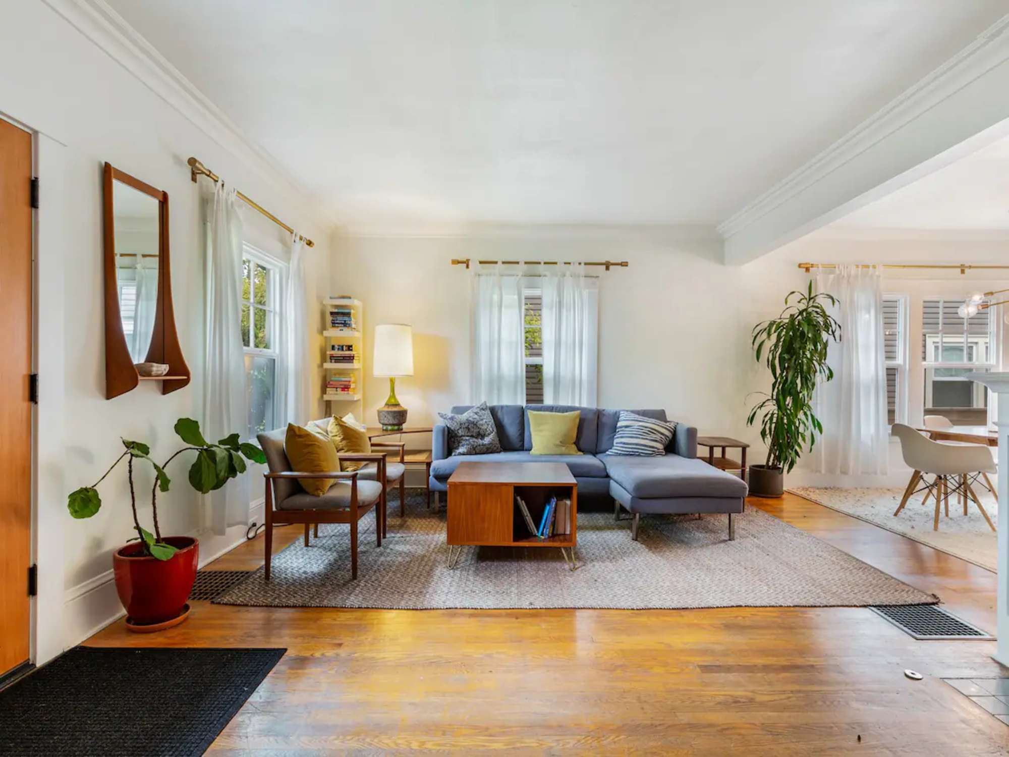 thumbnail view of a listing photo