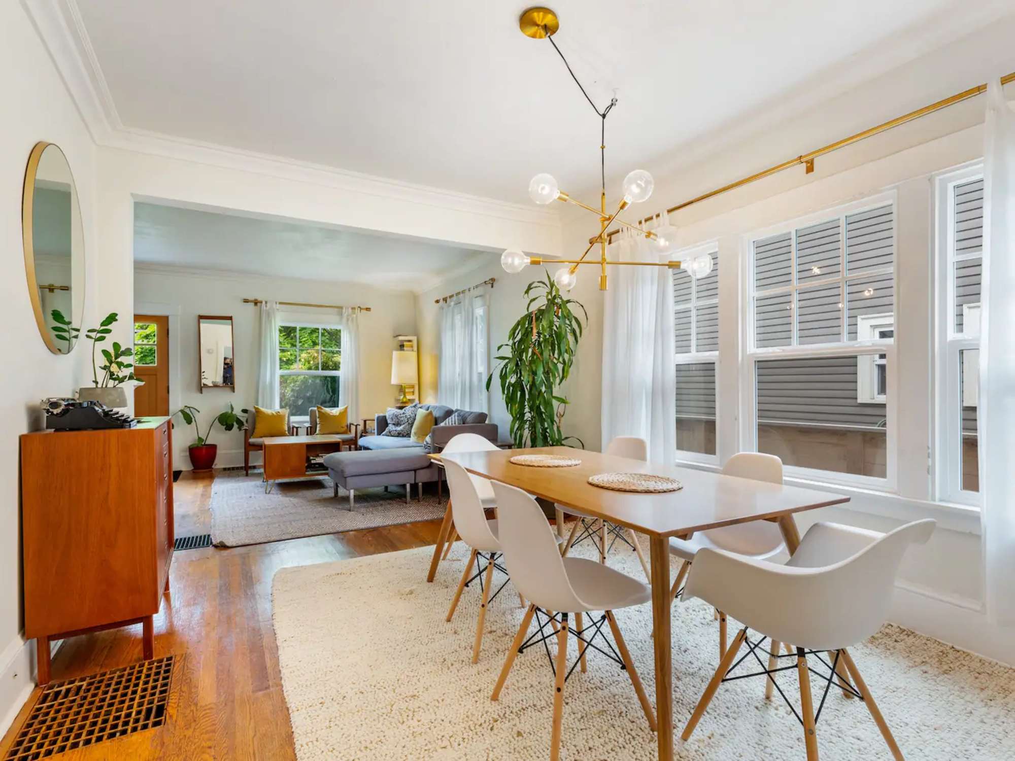 thumbnail view of a listing photo