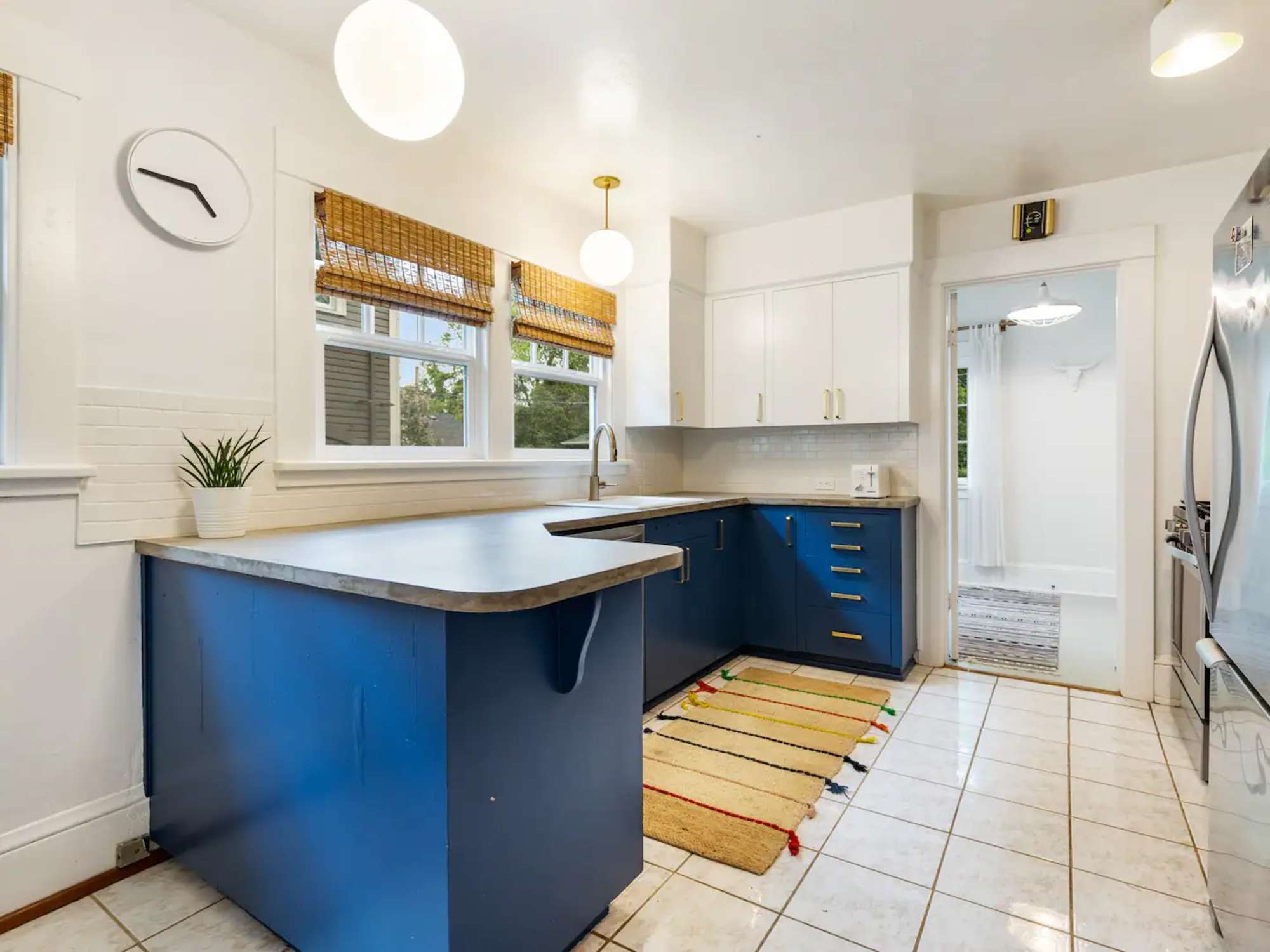 thumbnail view of a listing photo