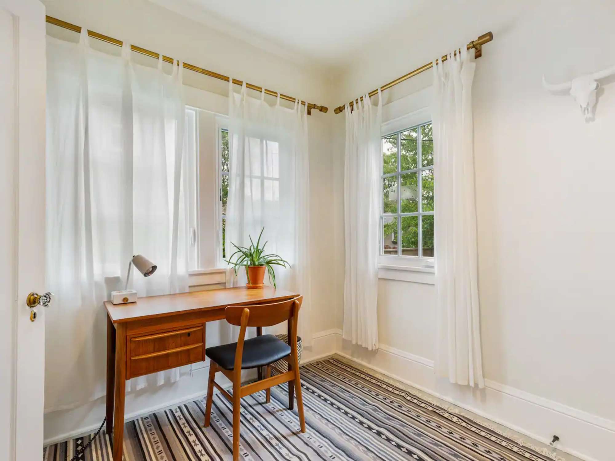 thumbnail view of a listing photo