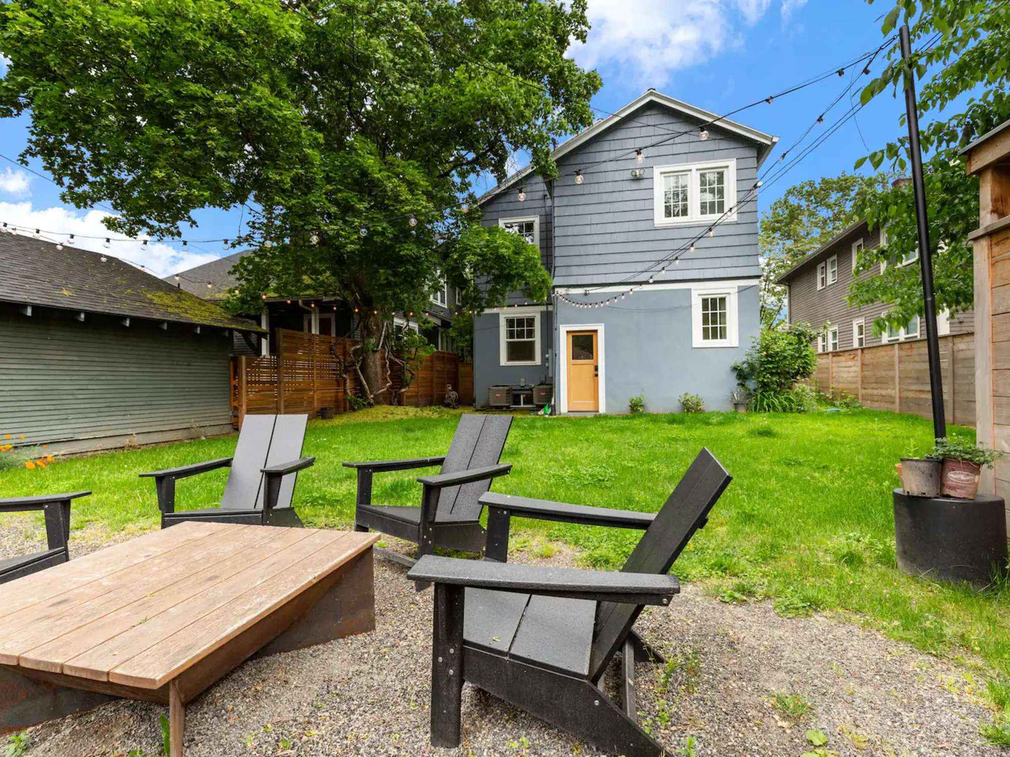 thumbnail view of a listing photo