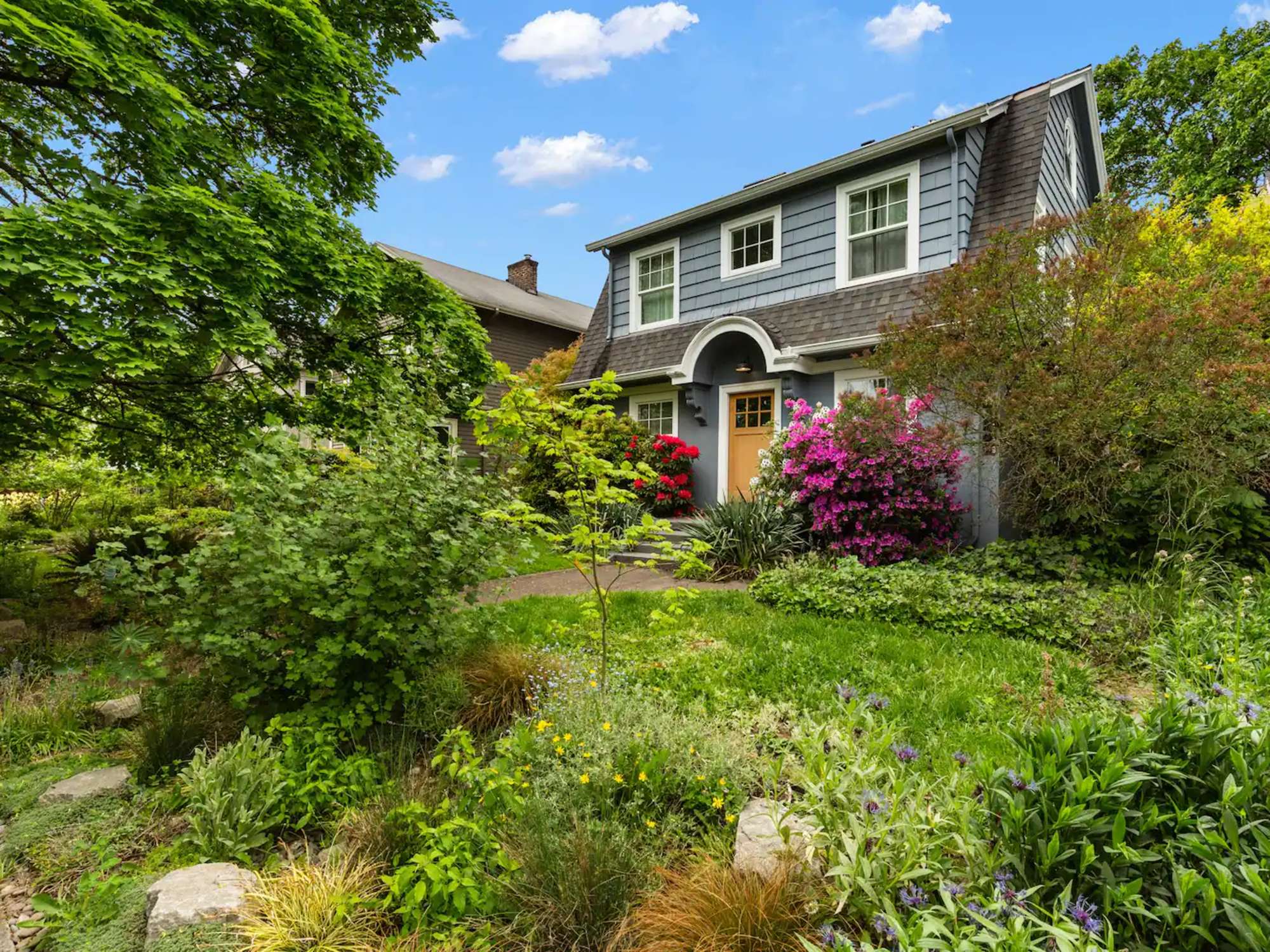 thumbnail view of a listing photo