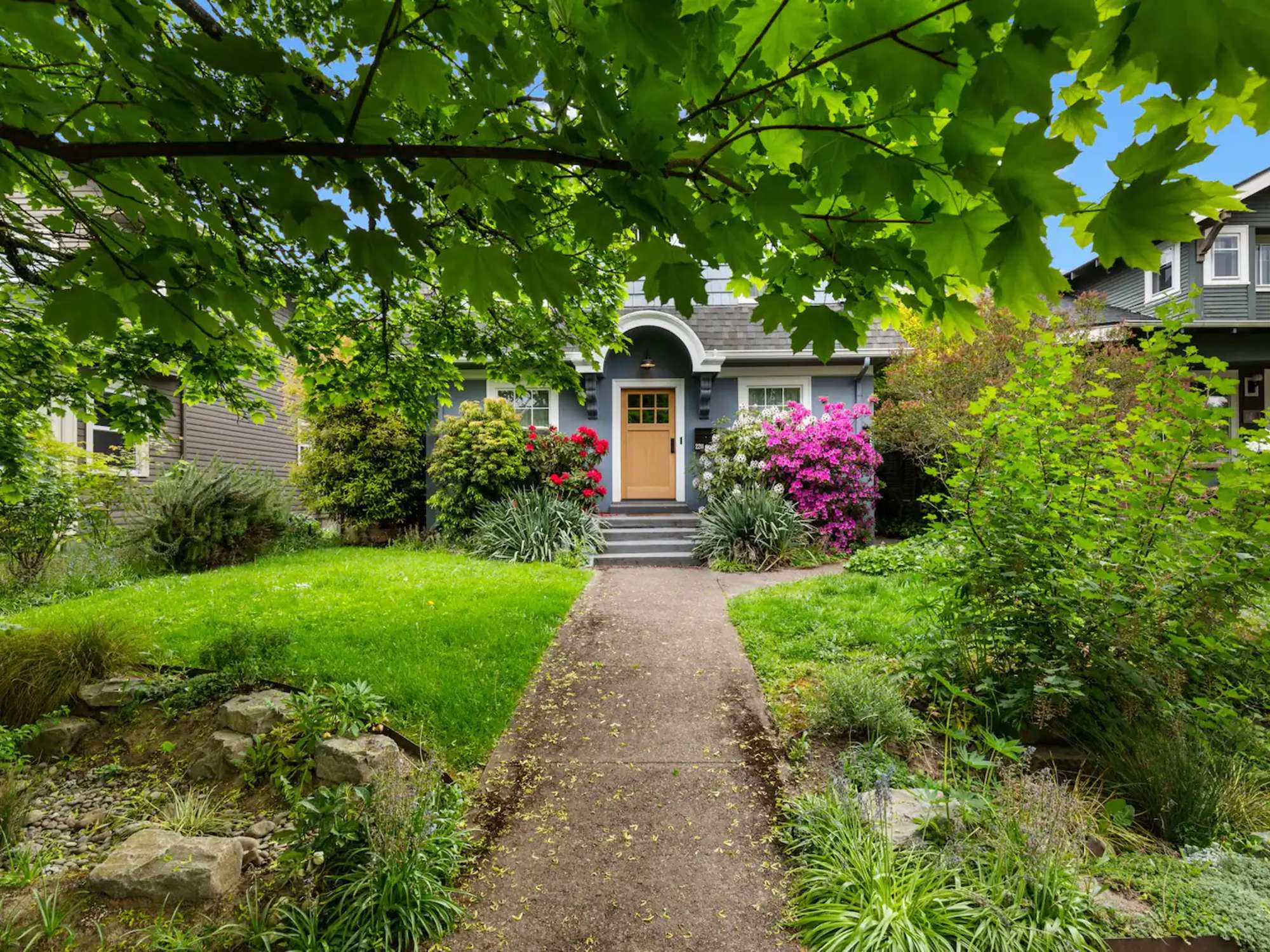 thumbnail view of a listing photo