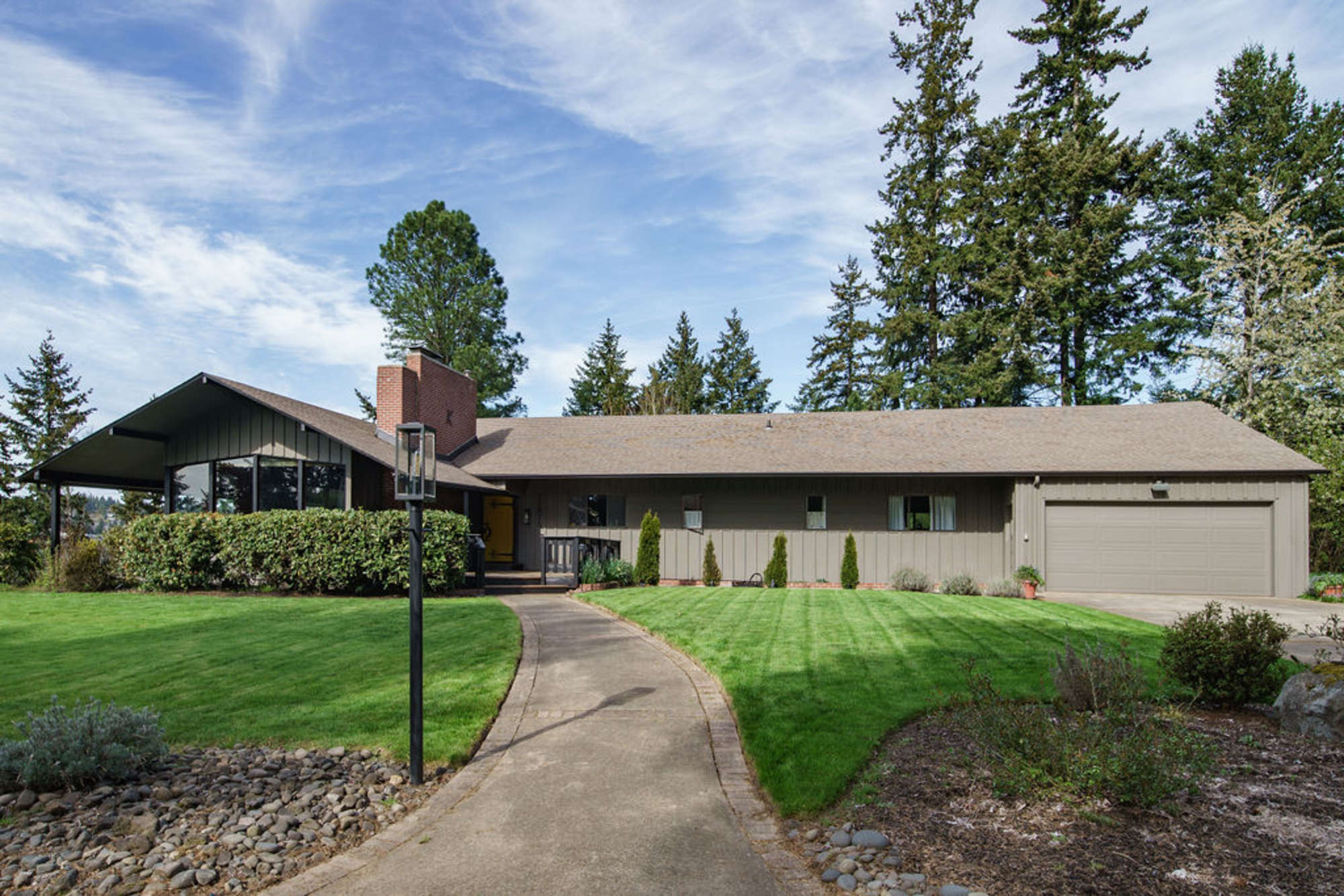 thumbnail view of a listing photo