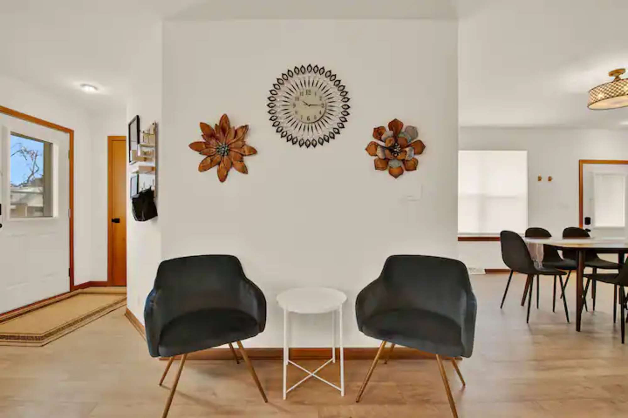 thumbnail view of a listing photo