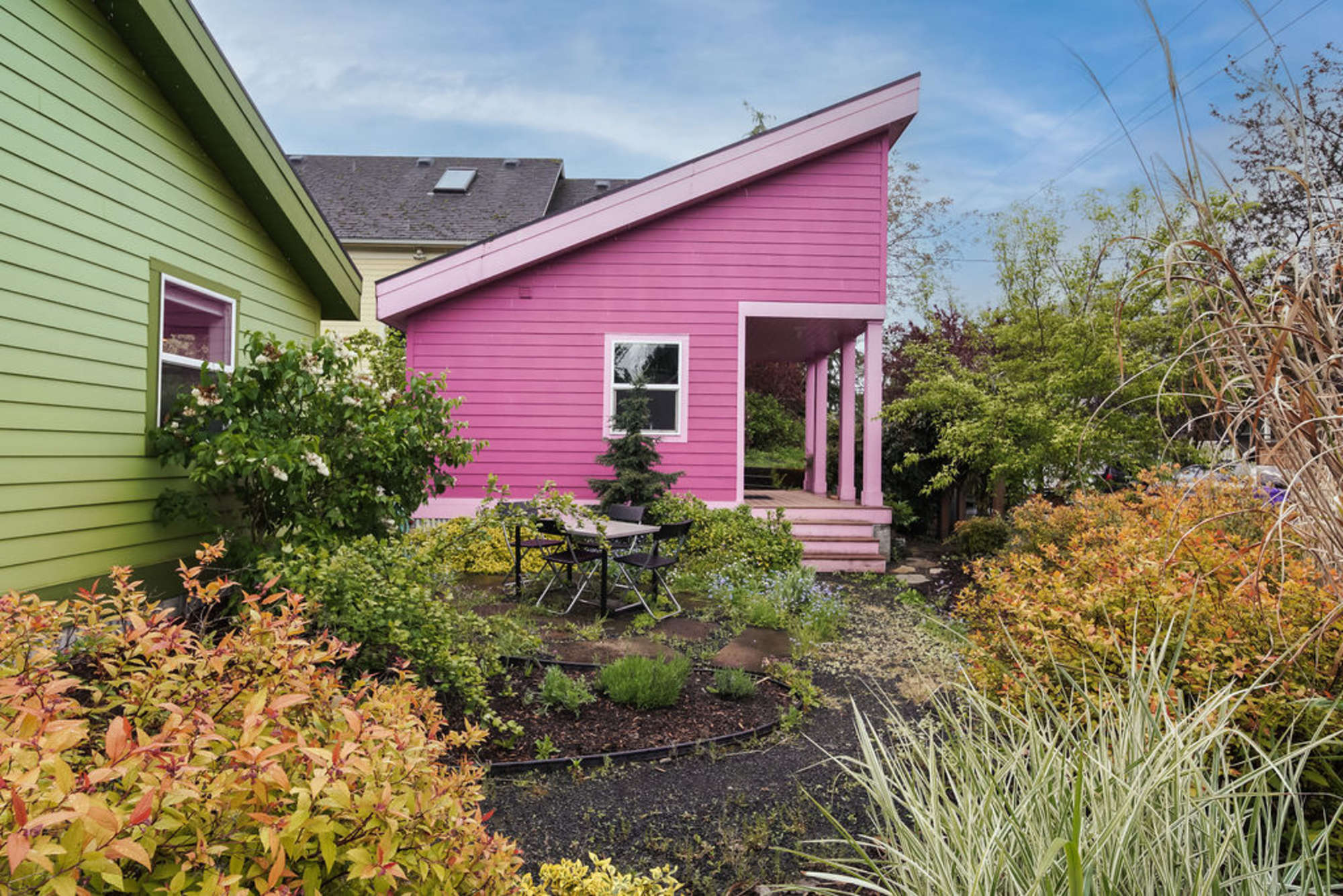 thumbnail view of a listing photo